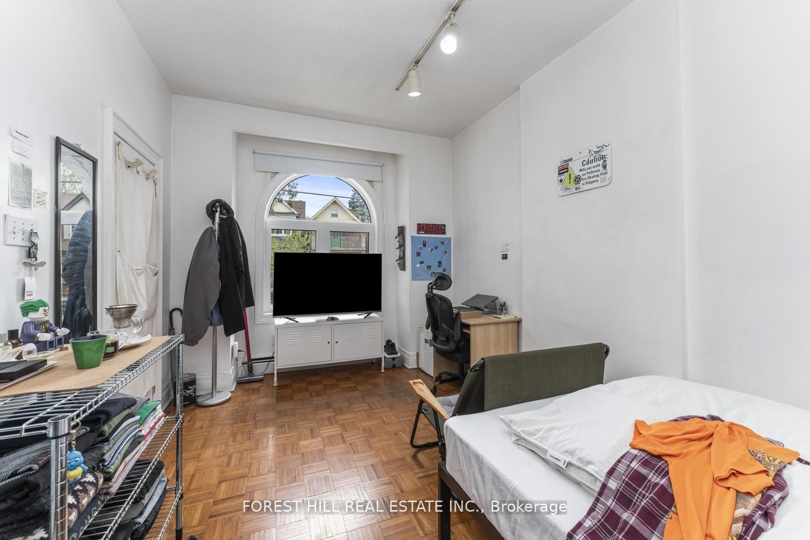 1046 Dovercourt Road, Toronto W02