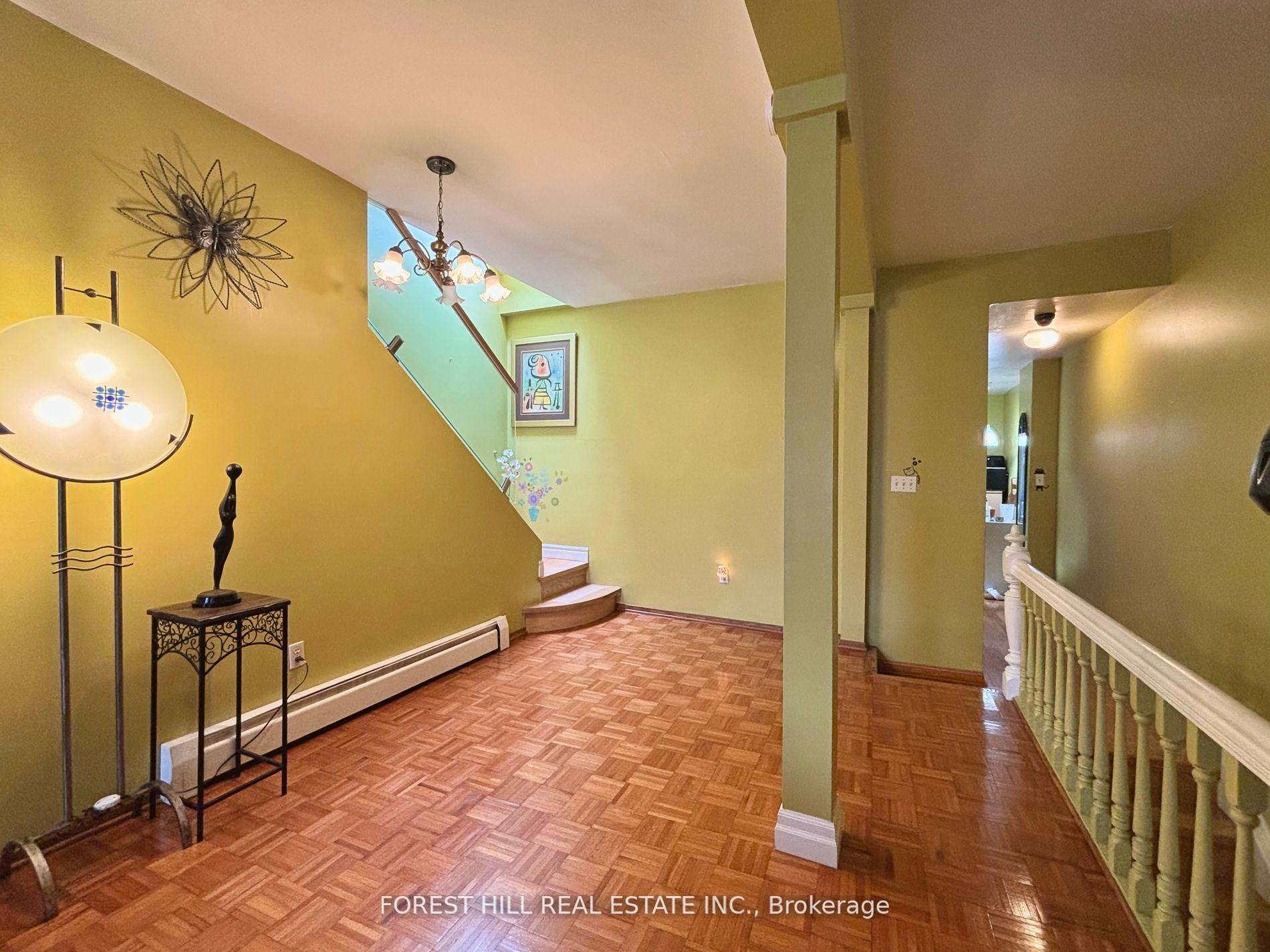 1046 Dovercourt Road, Toronto W02
