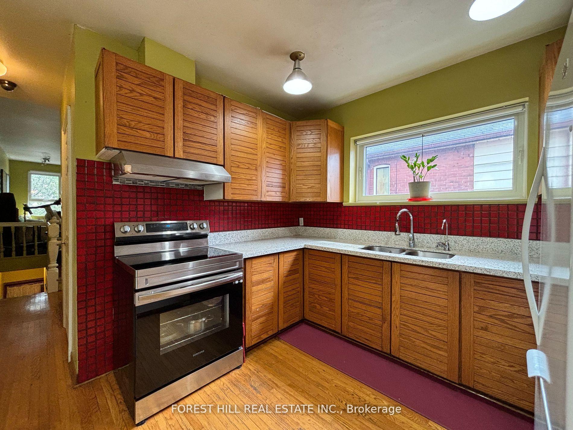 1046 Dovercourt Road, Toronto W02