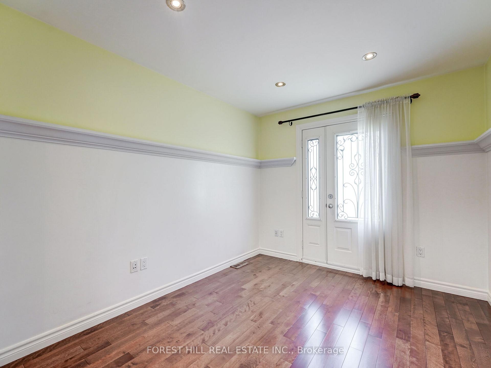 33 Rothsay Avenue E, Toronto W07