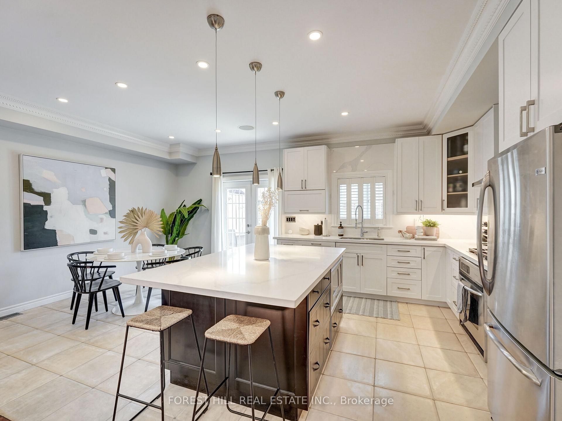 33 Rothsay Avenue E, Toronto W07