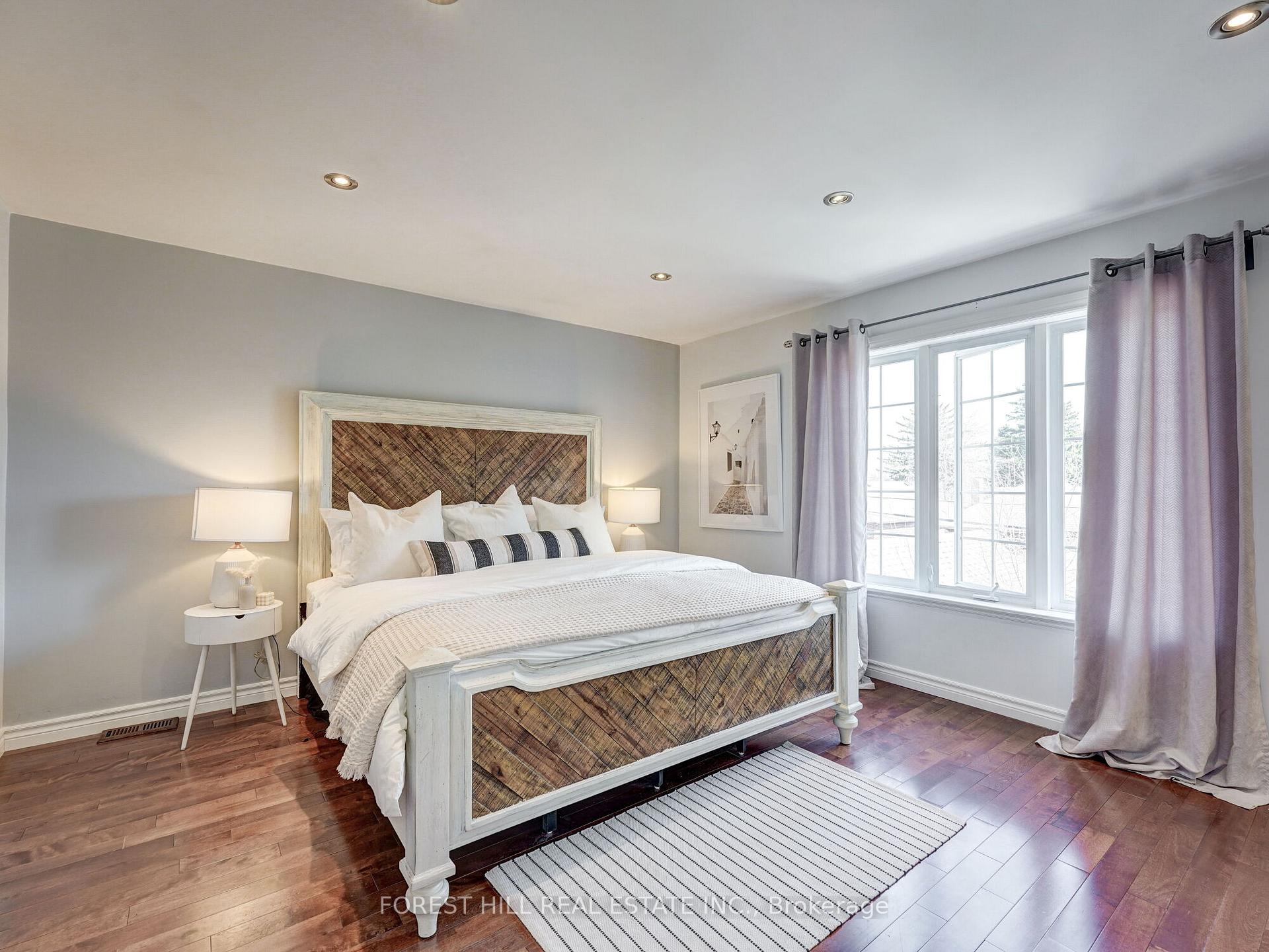 33 Rothsay Avenue E, Toronto W07