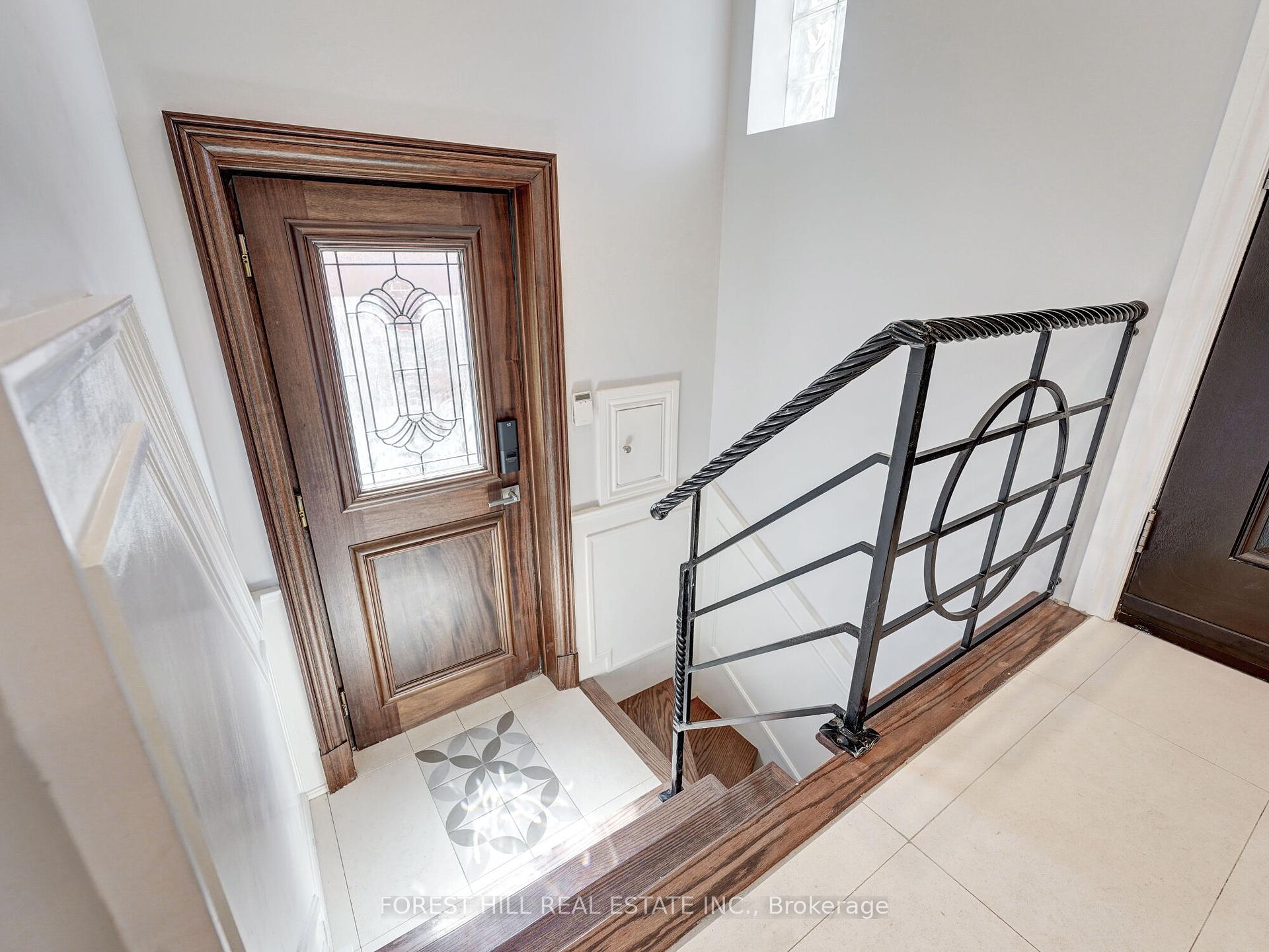 33 Rothsay Avenue E, Toronto W07
