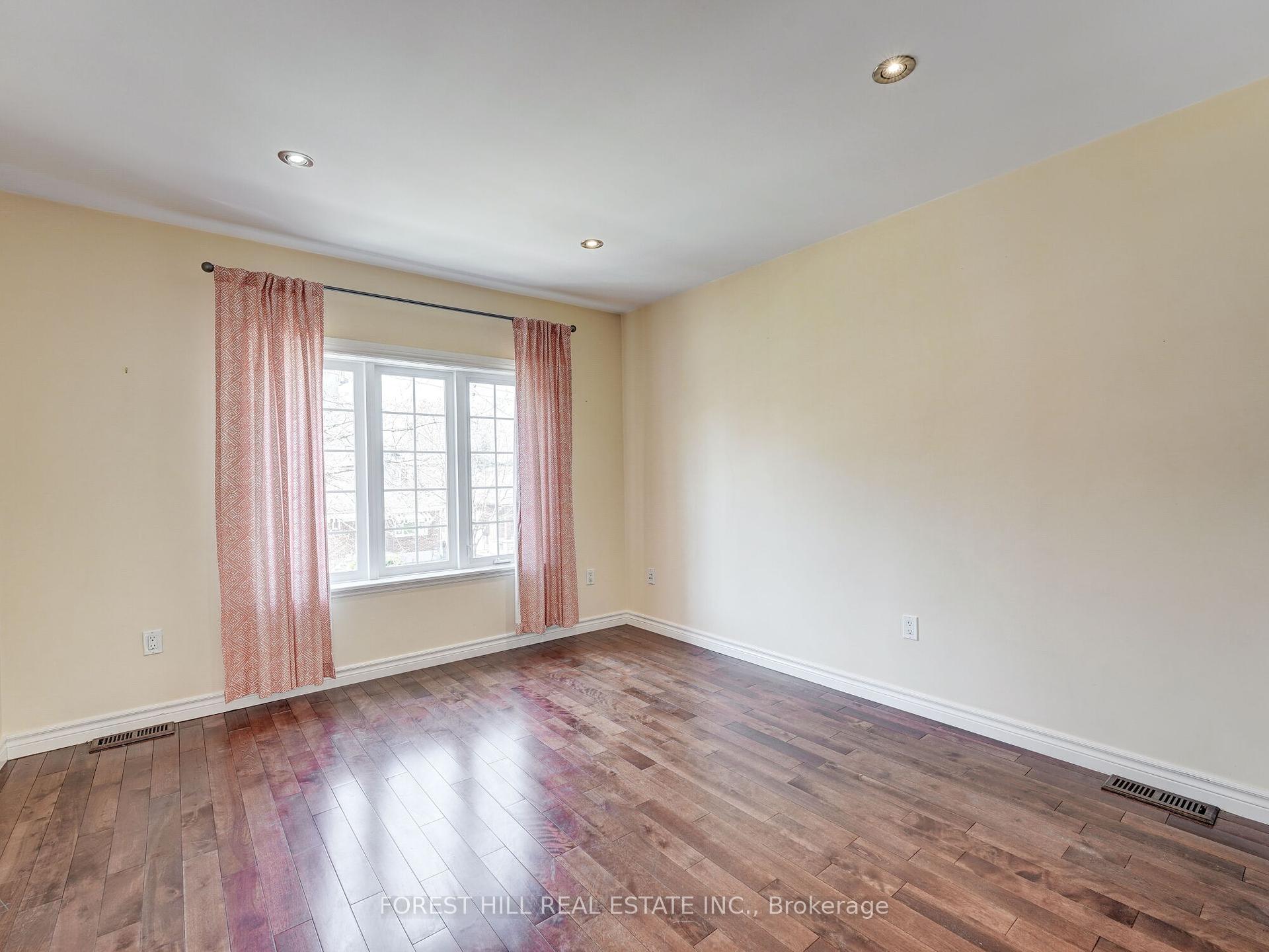 33 Rothsay Avenue E, Toronto W07