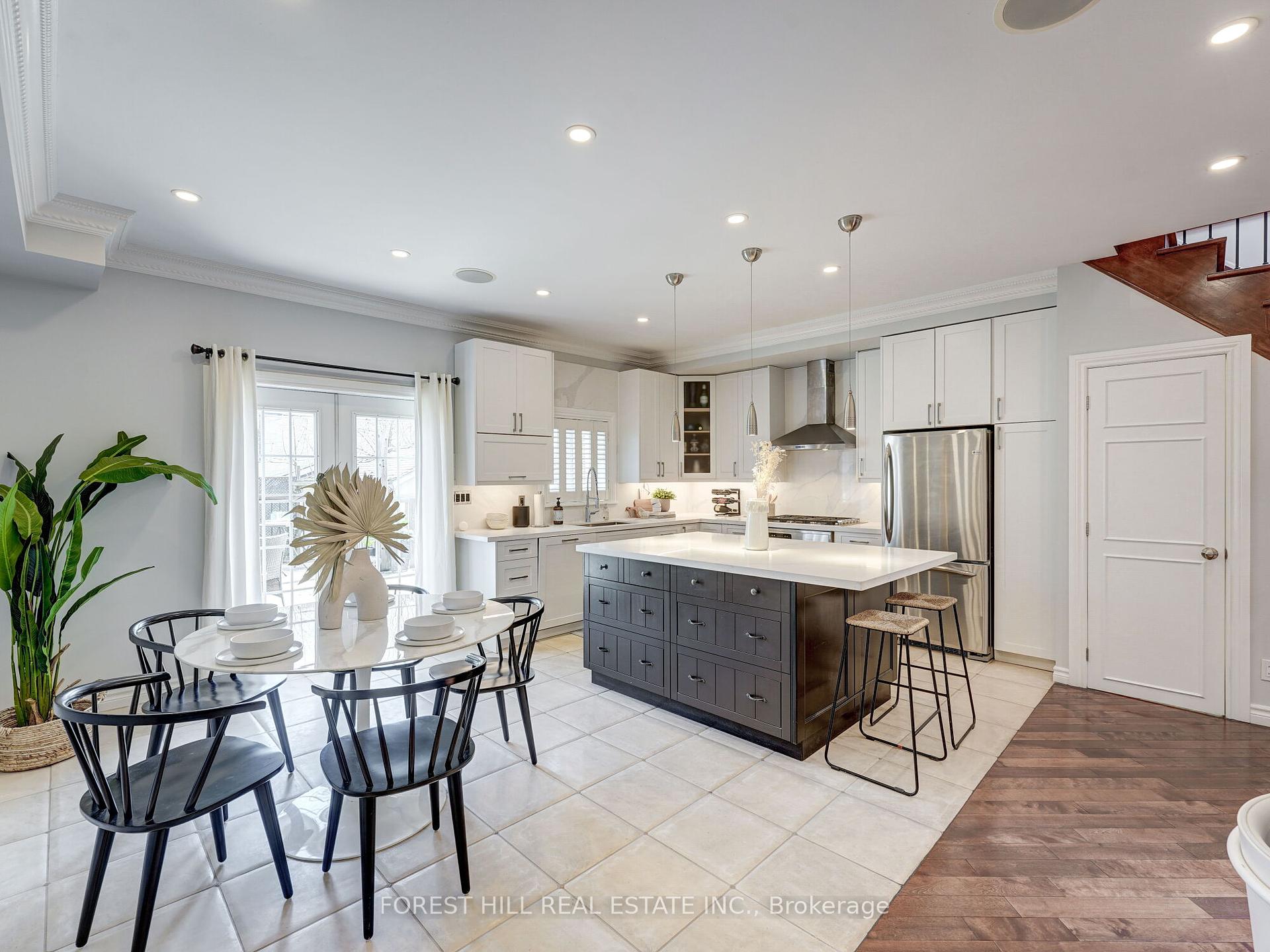 33 Rothsay Avenue E, Toronto W07