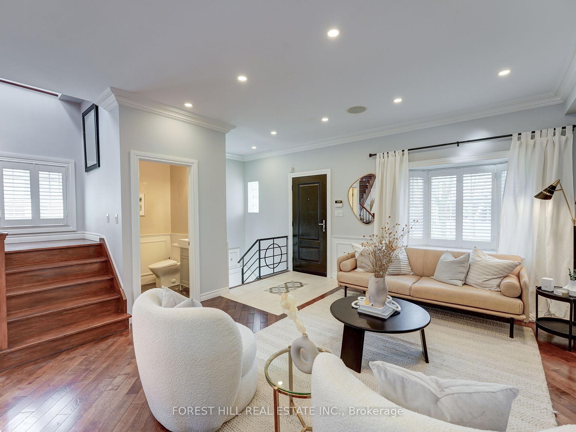 33 Rothsay Avenue E, Toronto W07