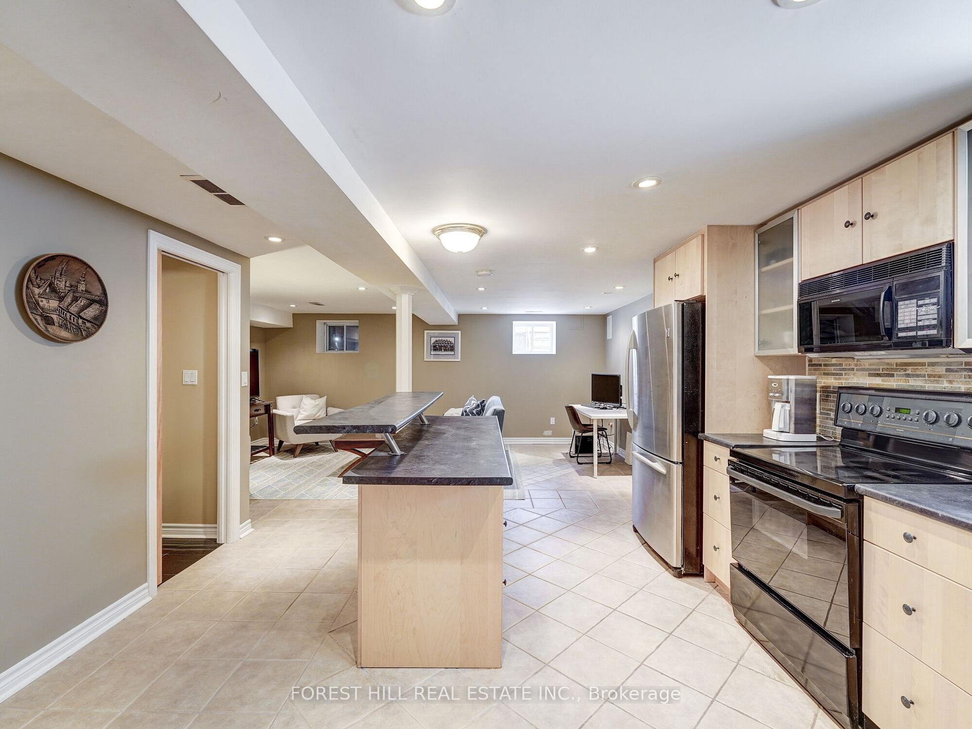 33 Rothsay Avenue E, Toronto W07