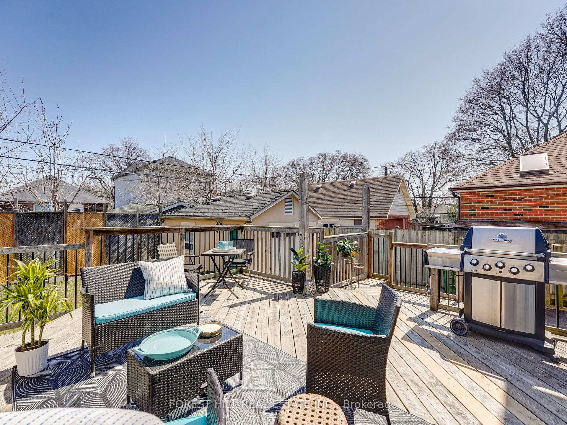 33 Rothsay Avenue E, Toronto W07