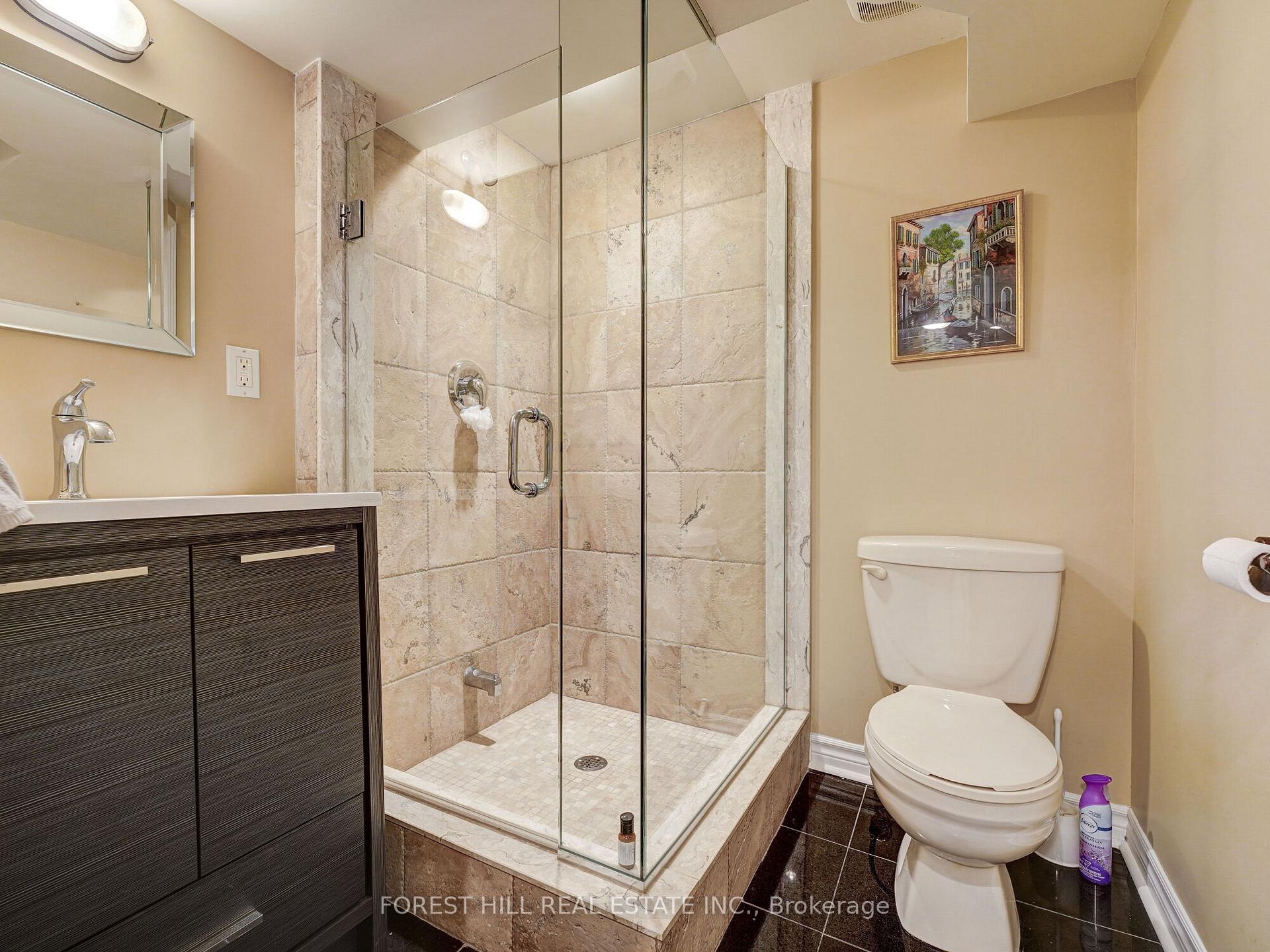 33 Rothsay Avenue E, Toronto W07