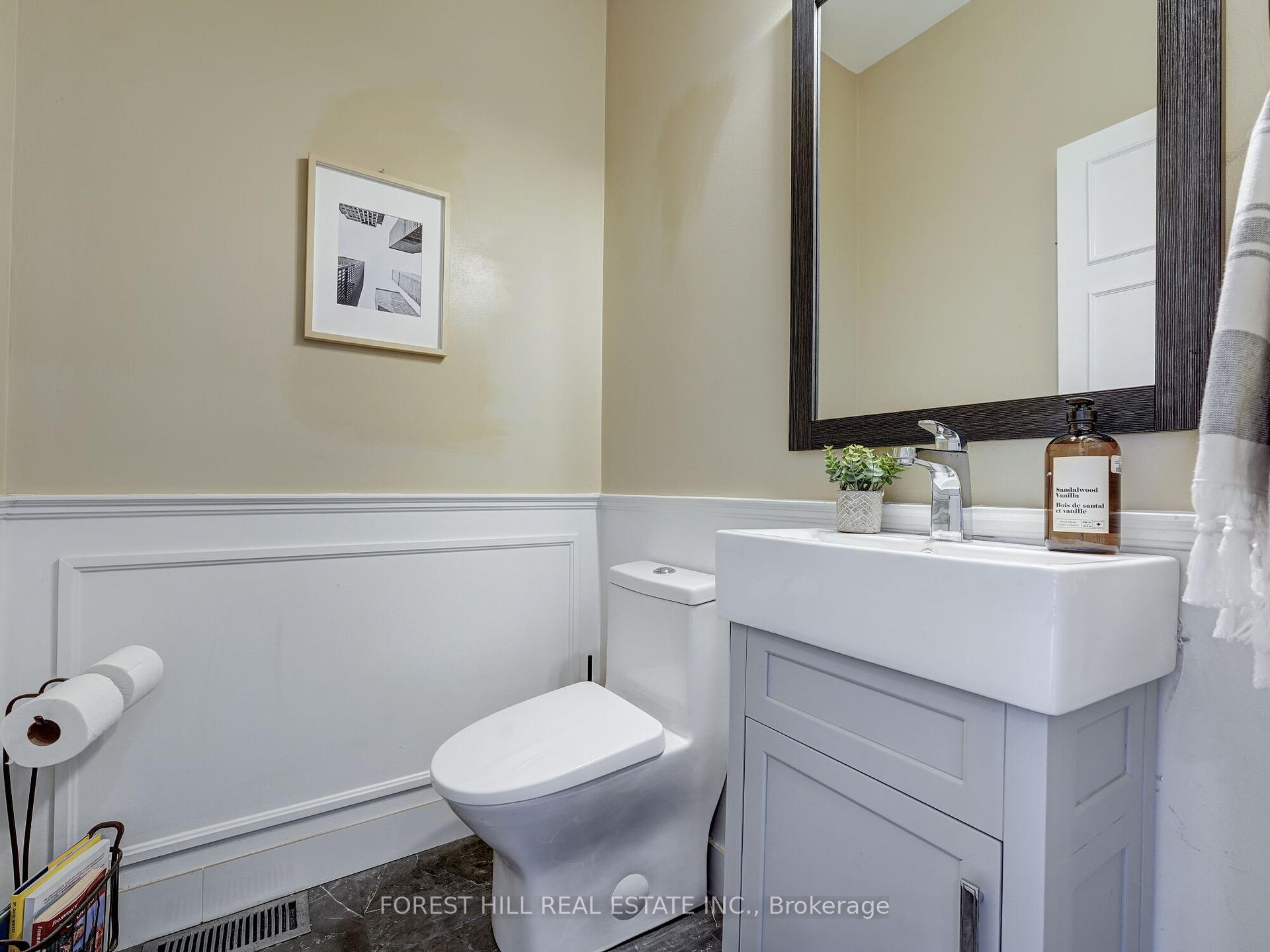 33 Rothsay Avenue E, Toronto W07