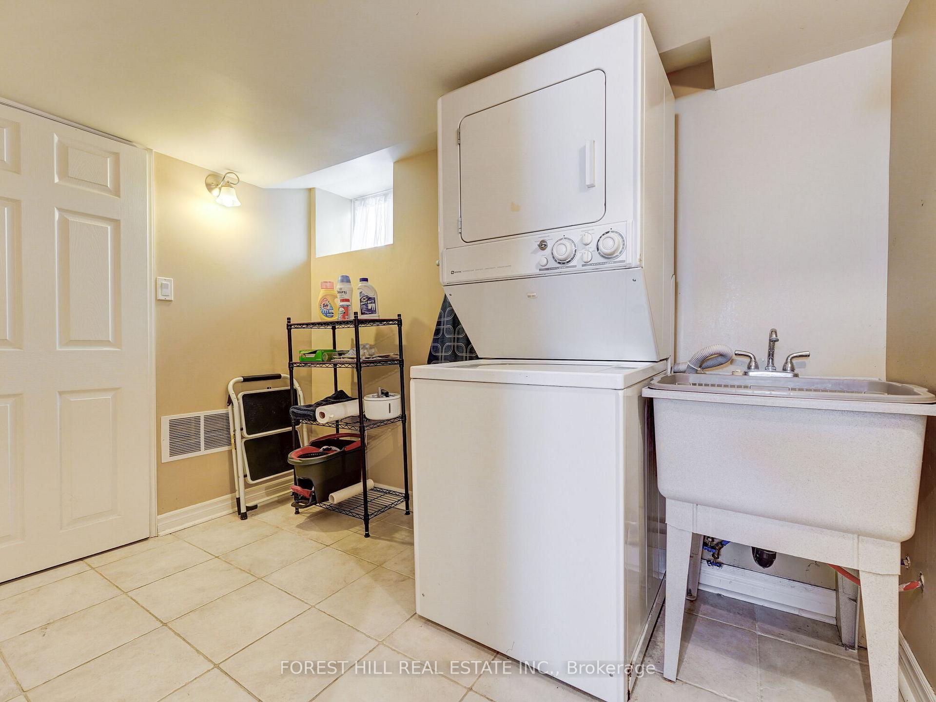 33 Rothsay Avenue E, Toronto W07