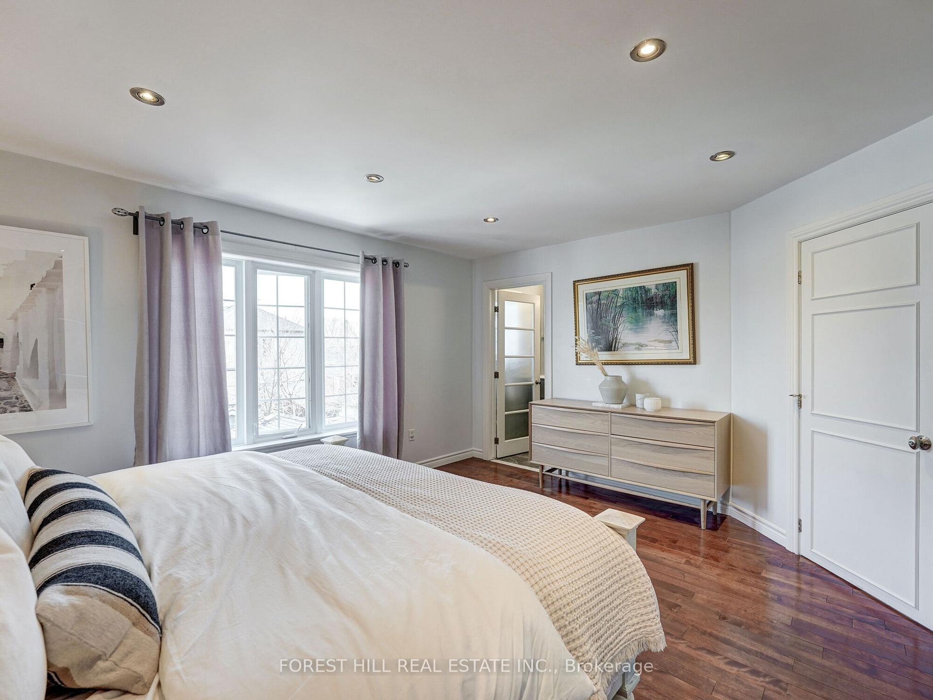 33 Rothsay Avenue E, Toronto W07