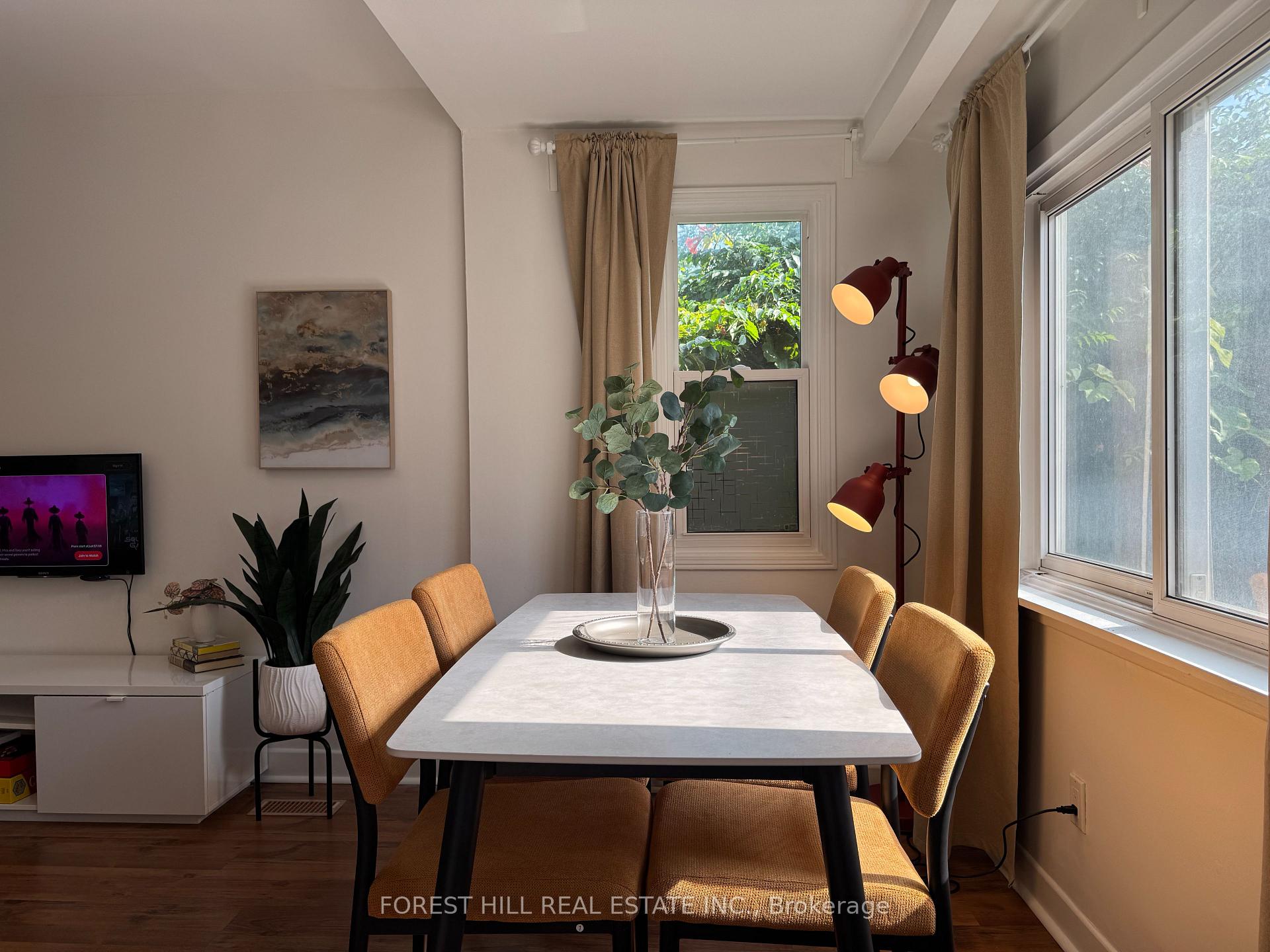 325 Westmoreland Avenue N, Toronto W02