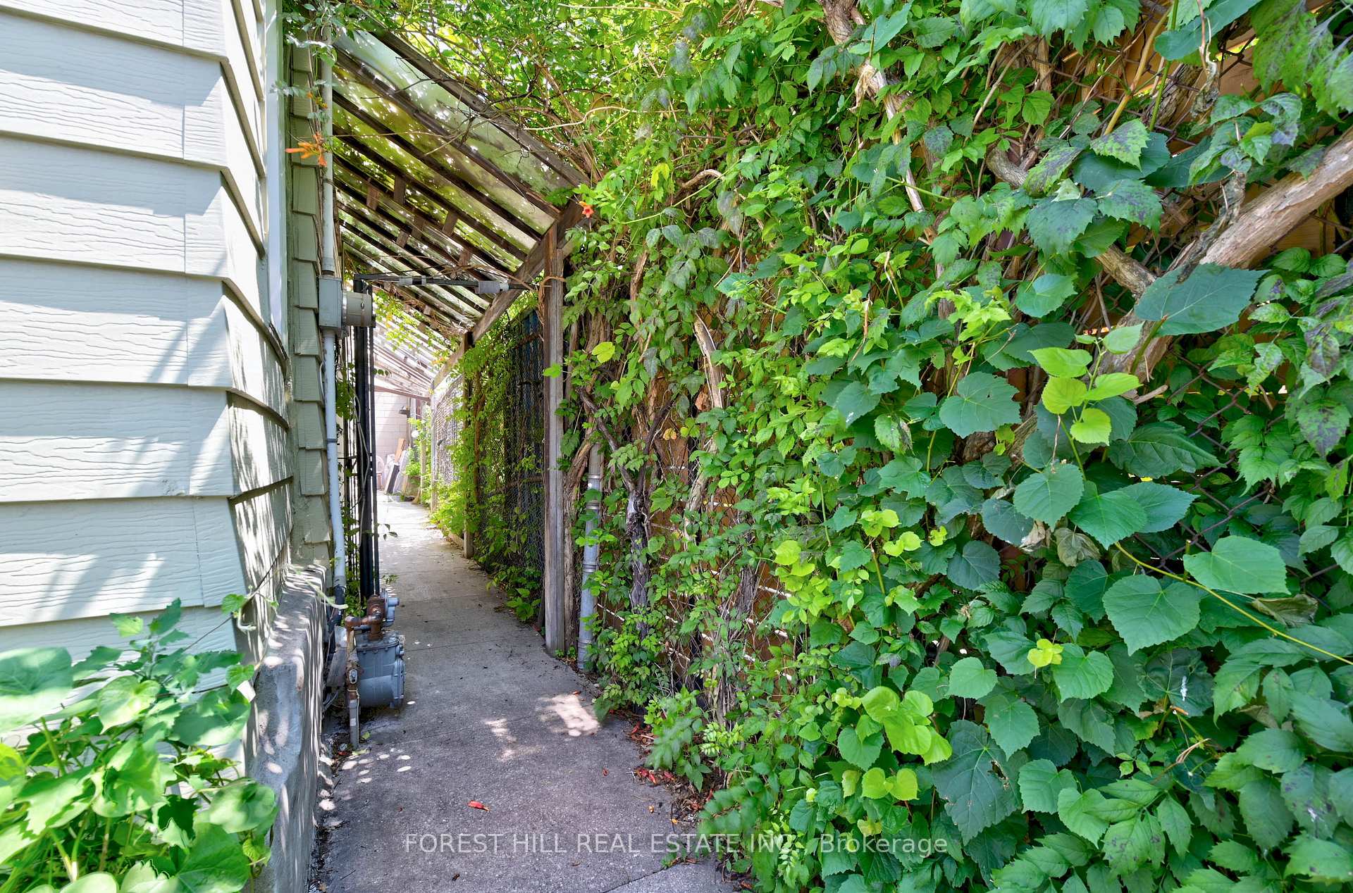 325 Westmoreland Avenue N, Toronto W02