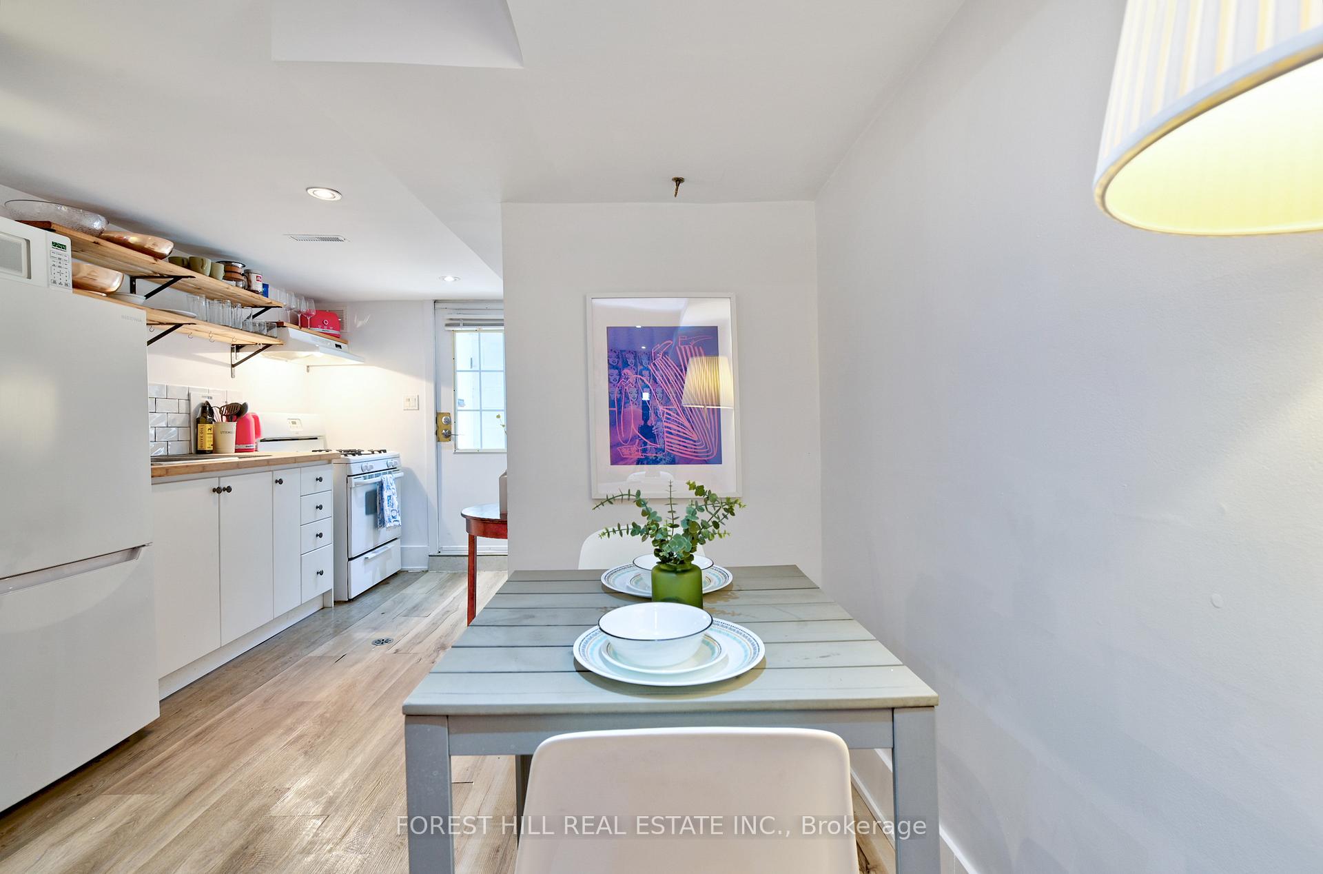 325 Westmoreland Avenue N, Toronto W02