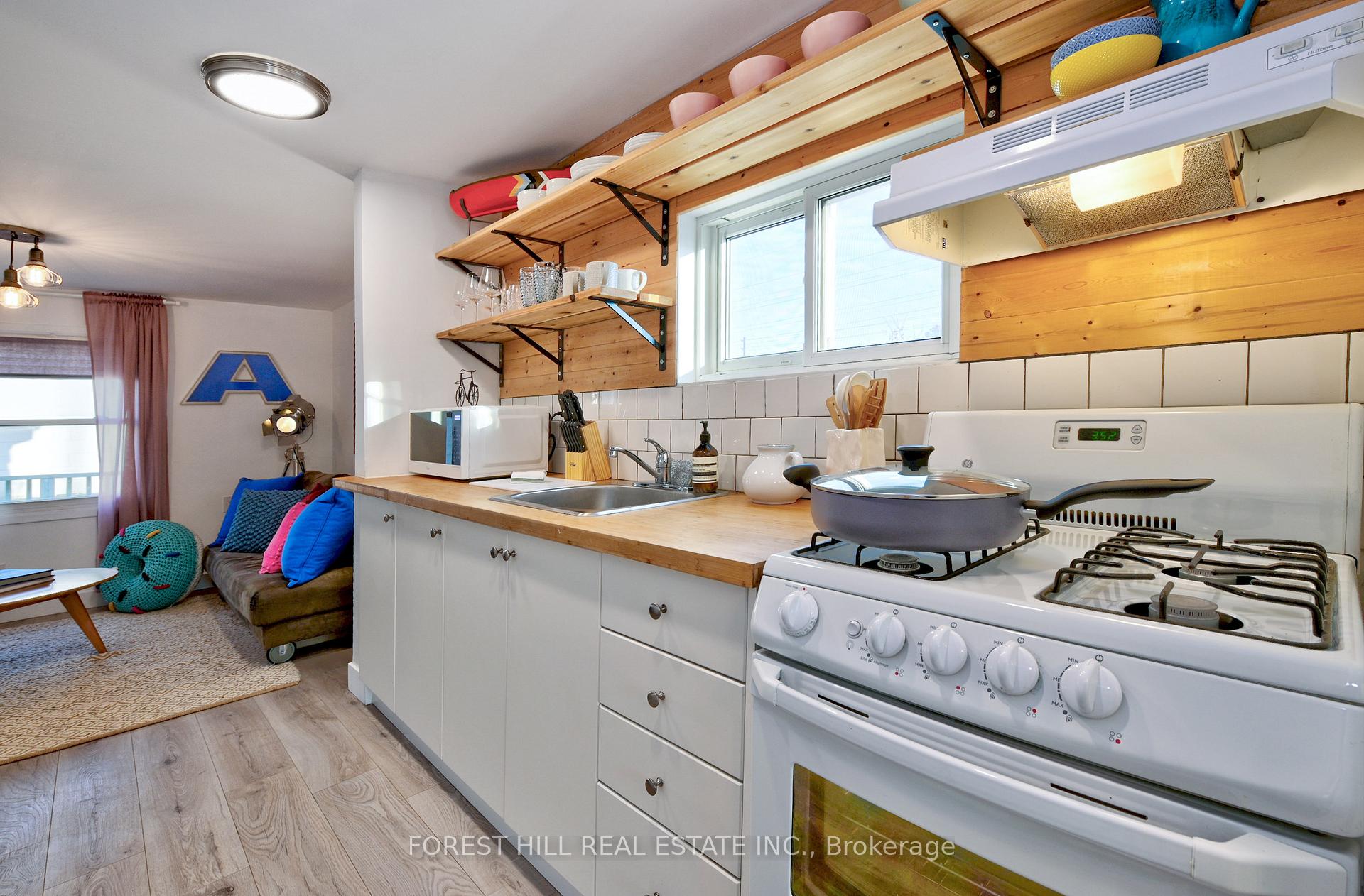 325 Westmoreland Avenue N, Toronto W02