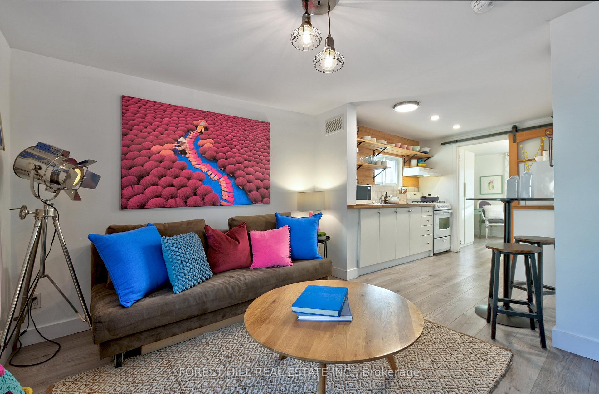 325 Westmoreland Avenue N, Toronto W02