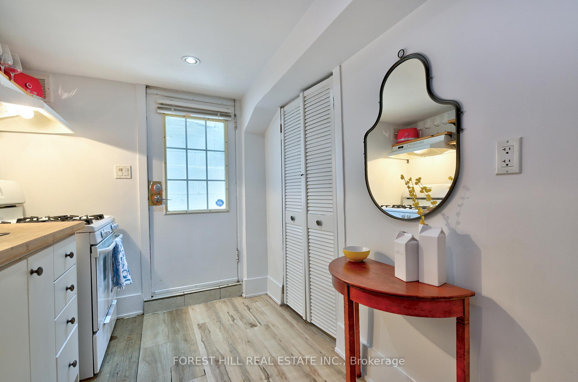 325 Westmoreland Avenue N, Toronto W02