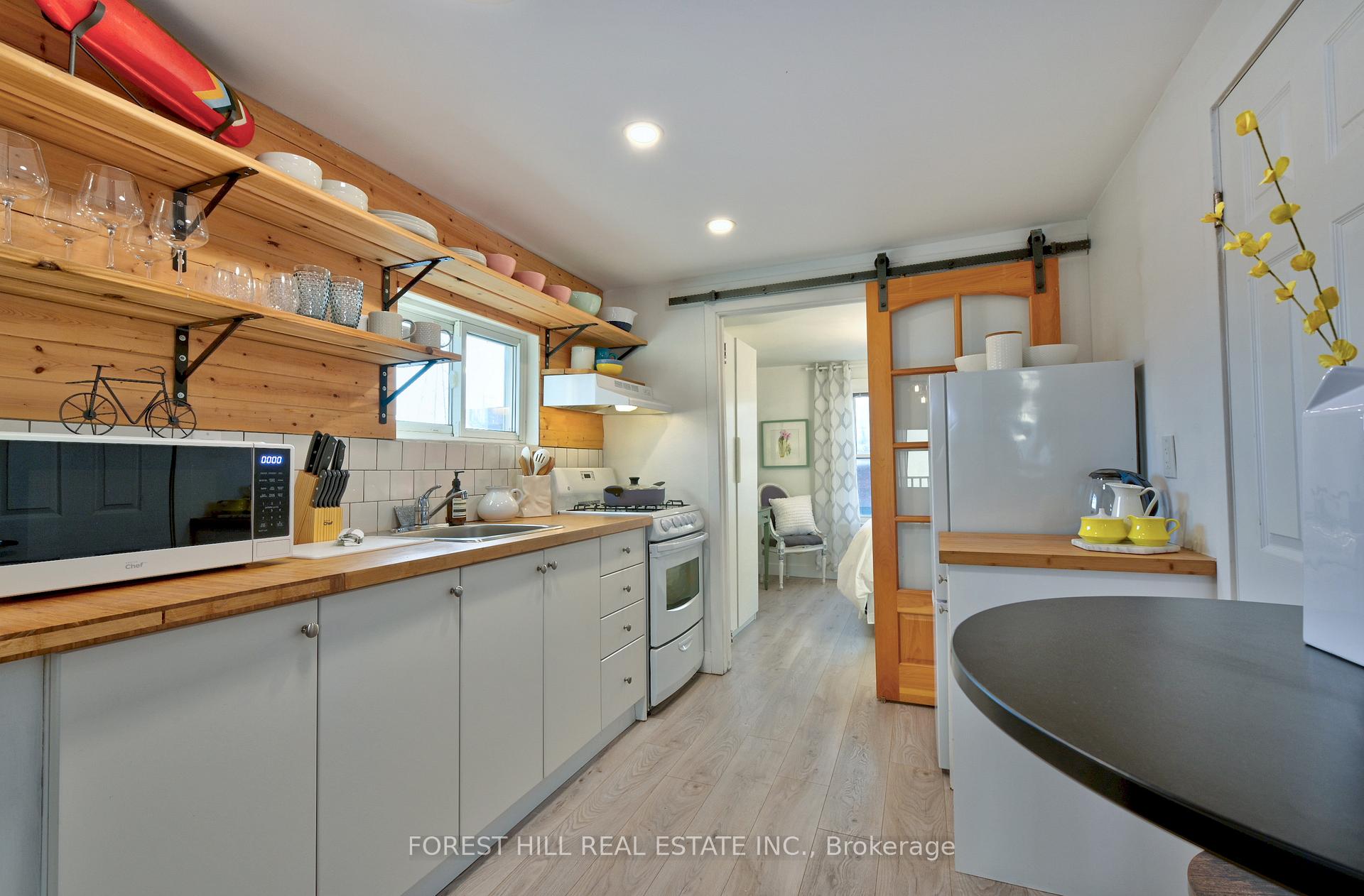 325 Westmoreland Avenue N, Toronto W02