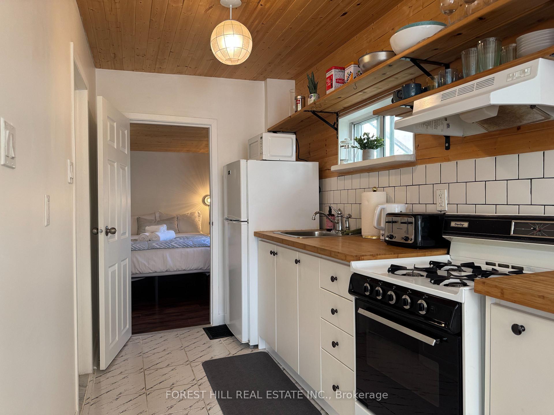 325 Westmoreland Avenue N, Toronto W02