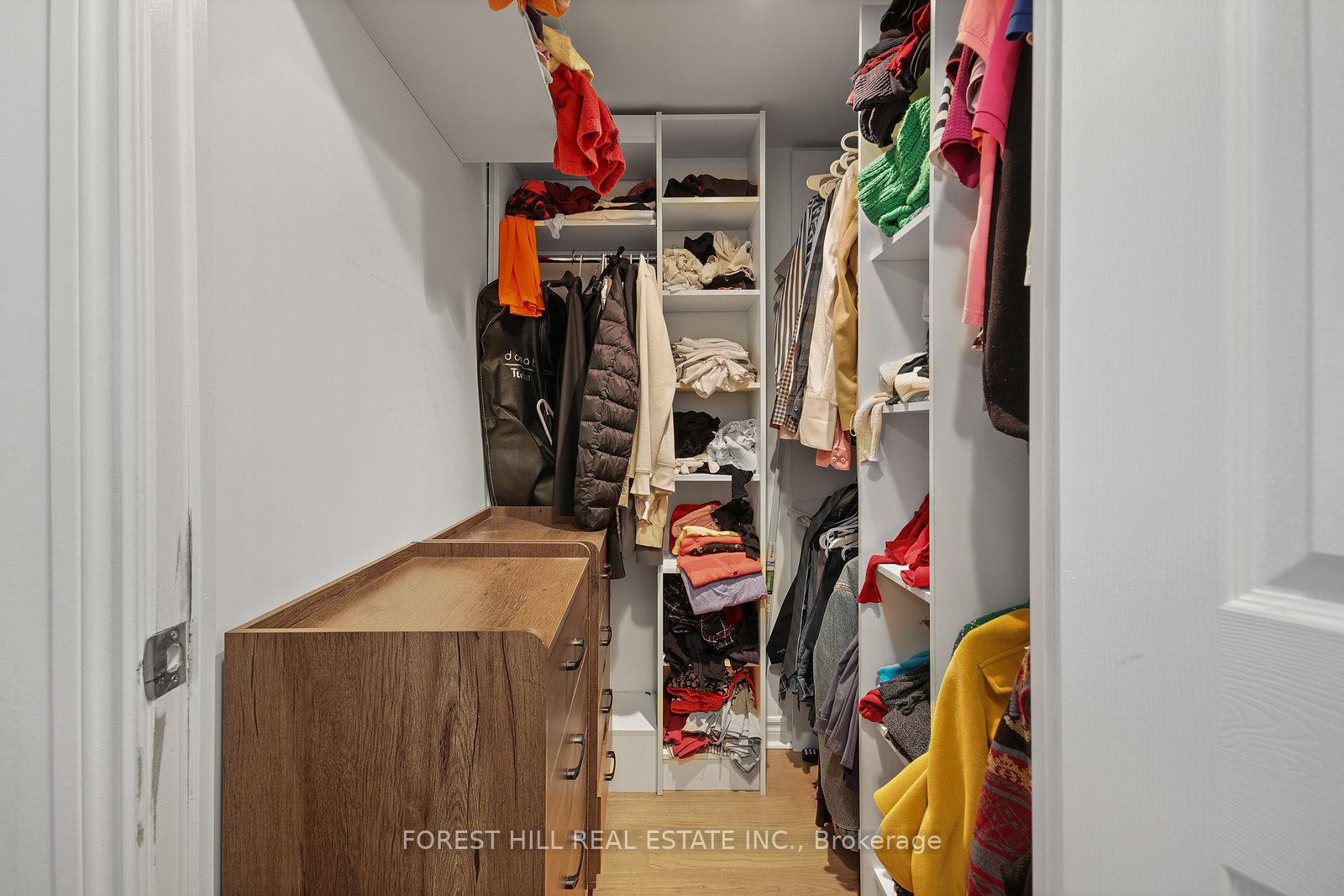 5233 Dundas Street W 1029