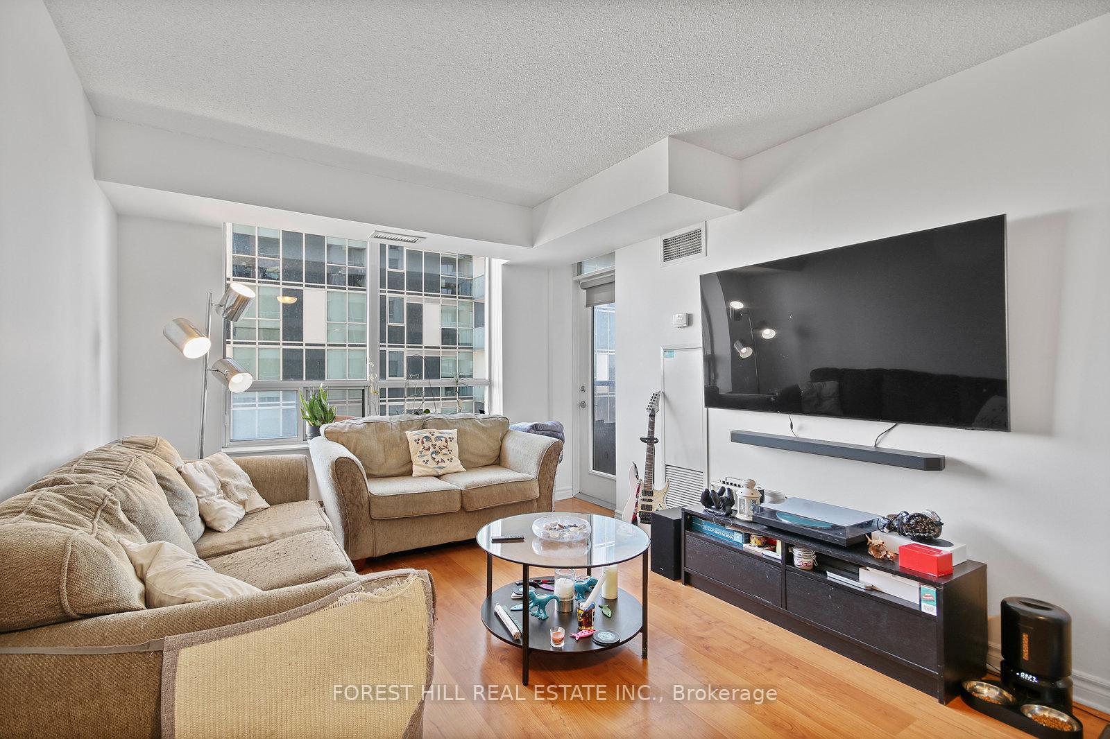 5233 Dundas Street W 1029