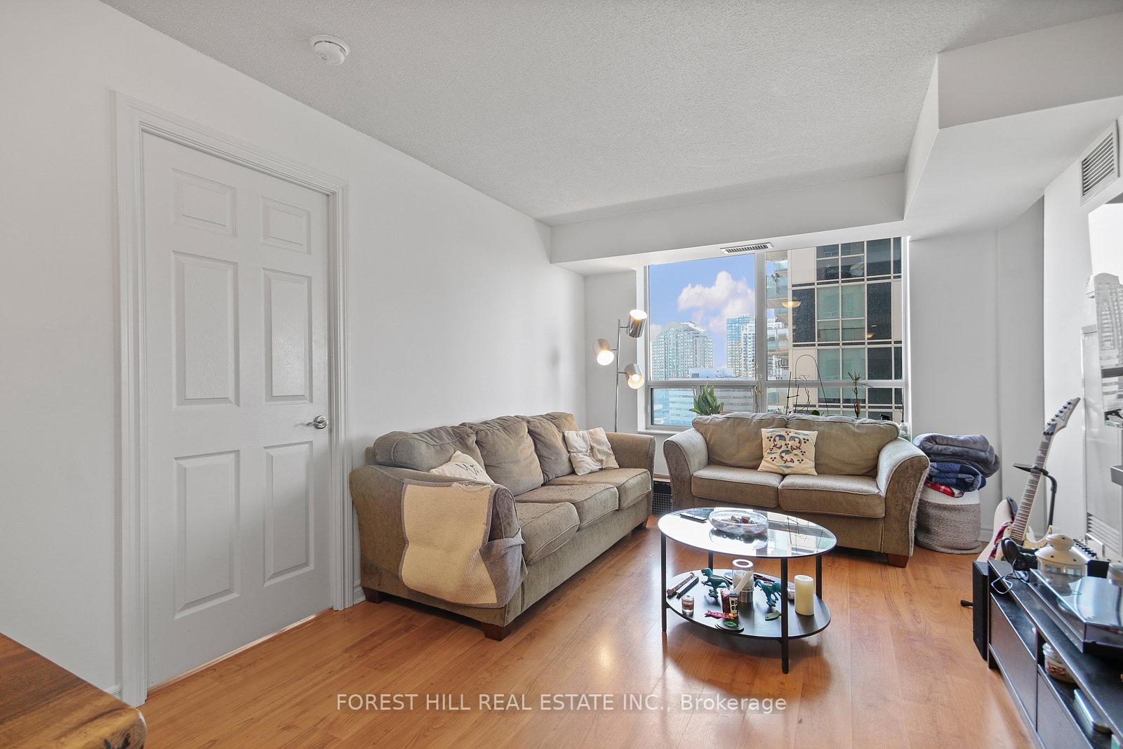 5233 Dundas Street W 1029