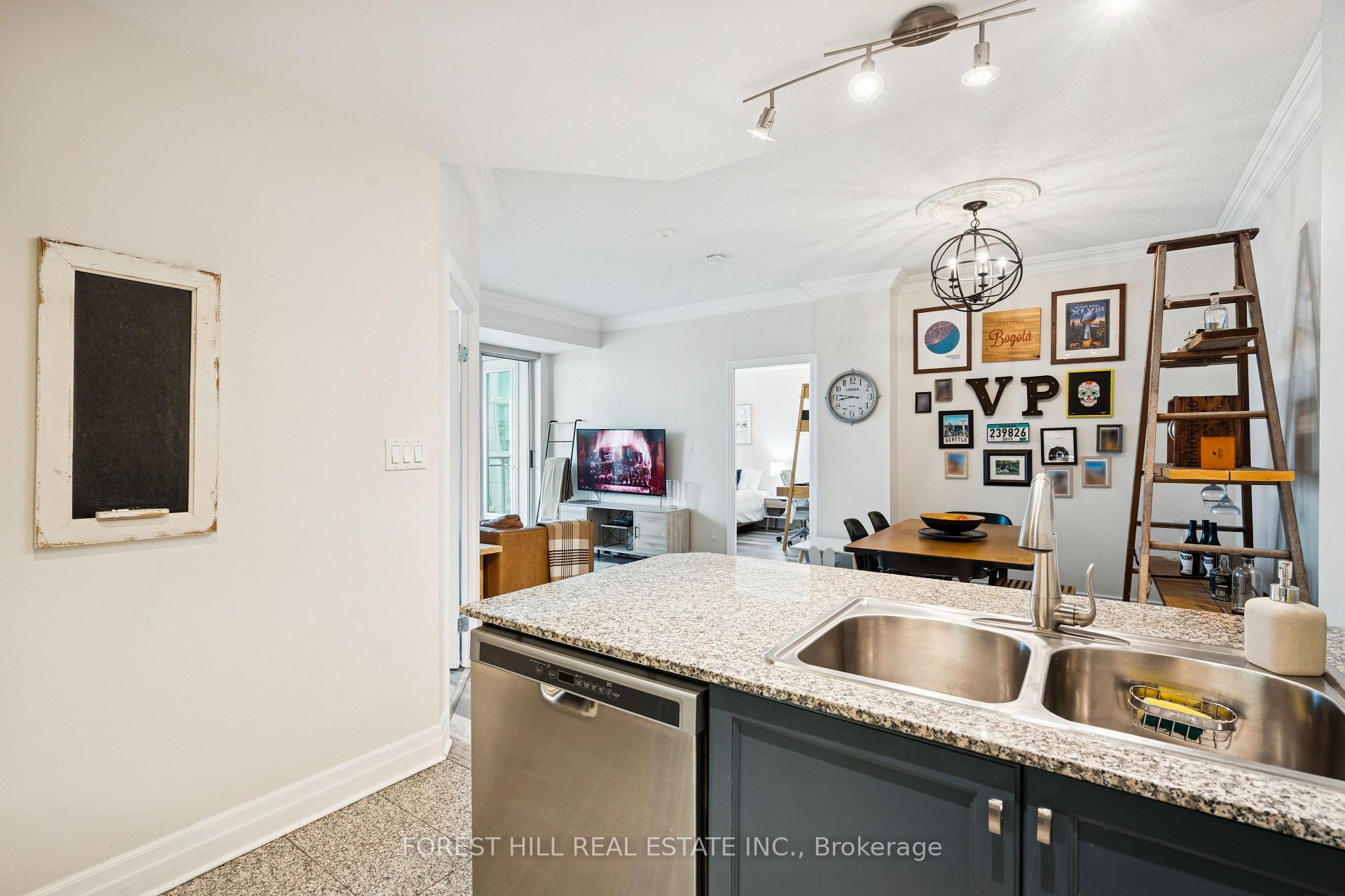 88 Palace Pier Court 906