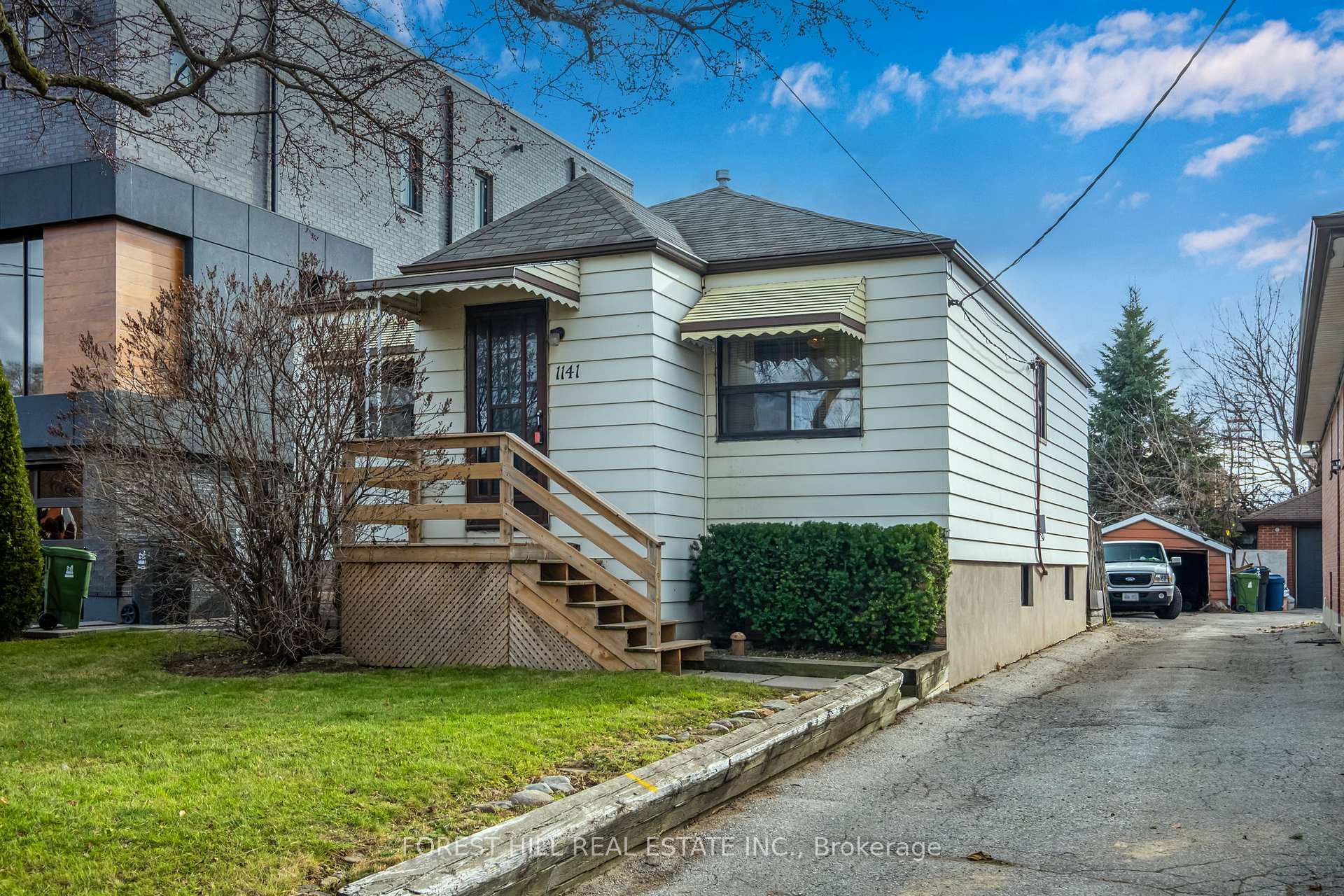 1141 Glengrove Avenue