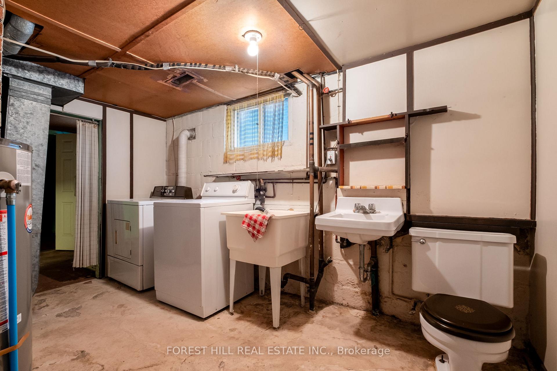 1141 Glengrove Avenue