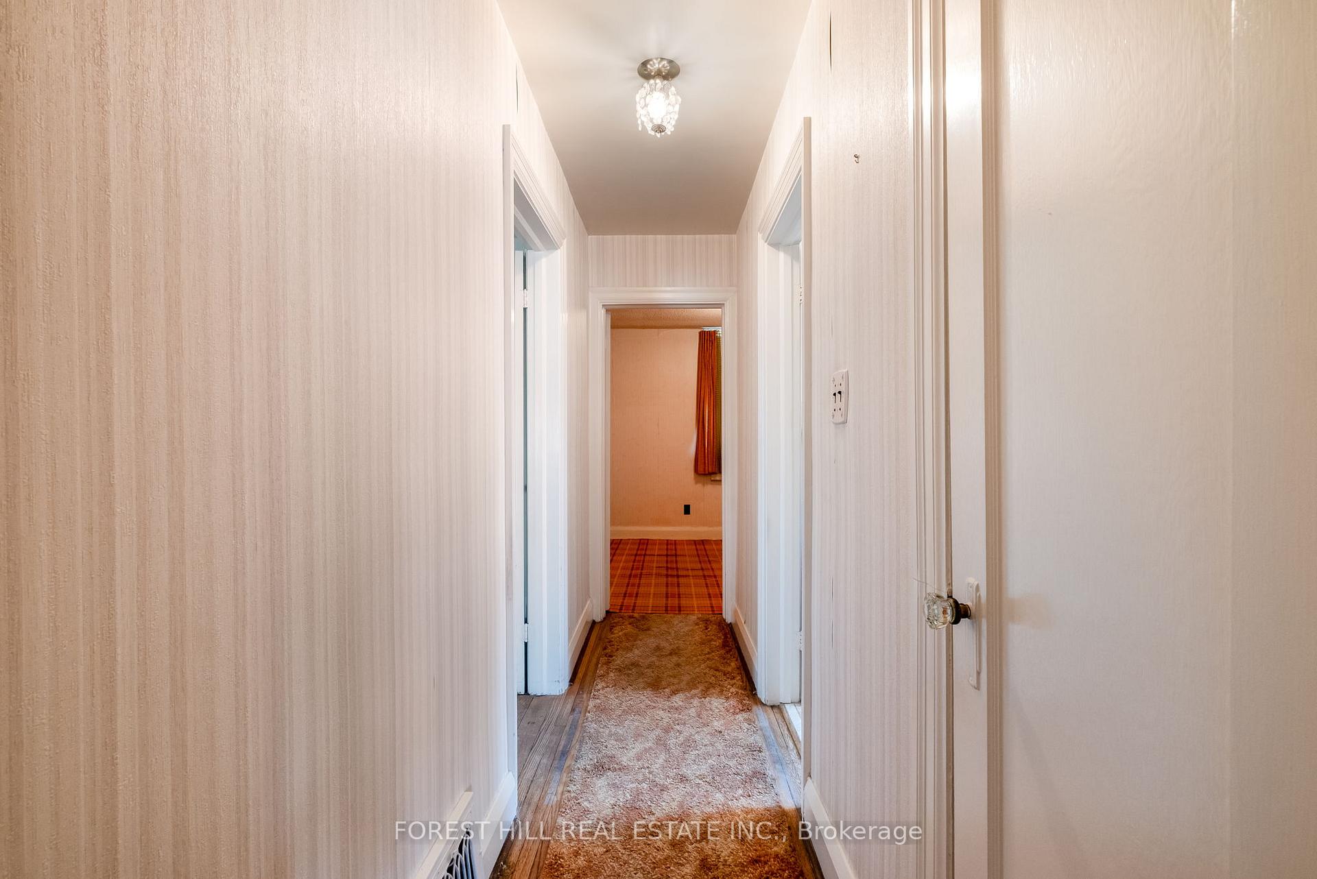 1141 Glengrove Avenue