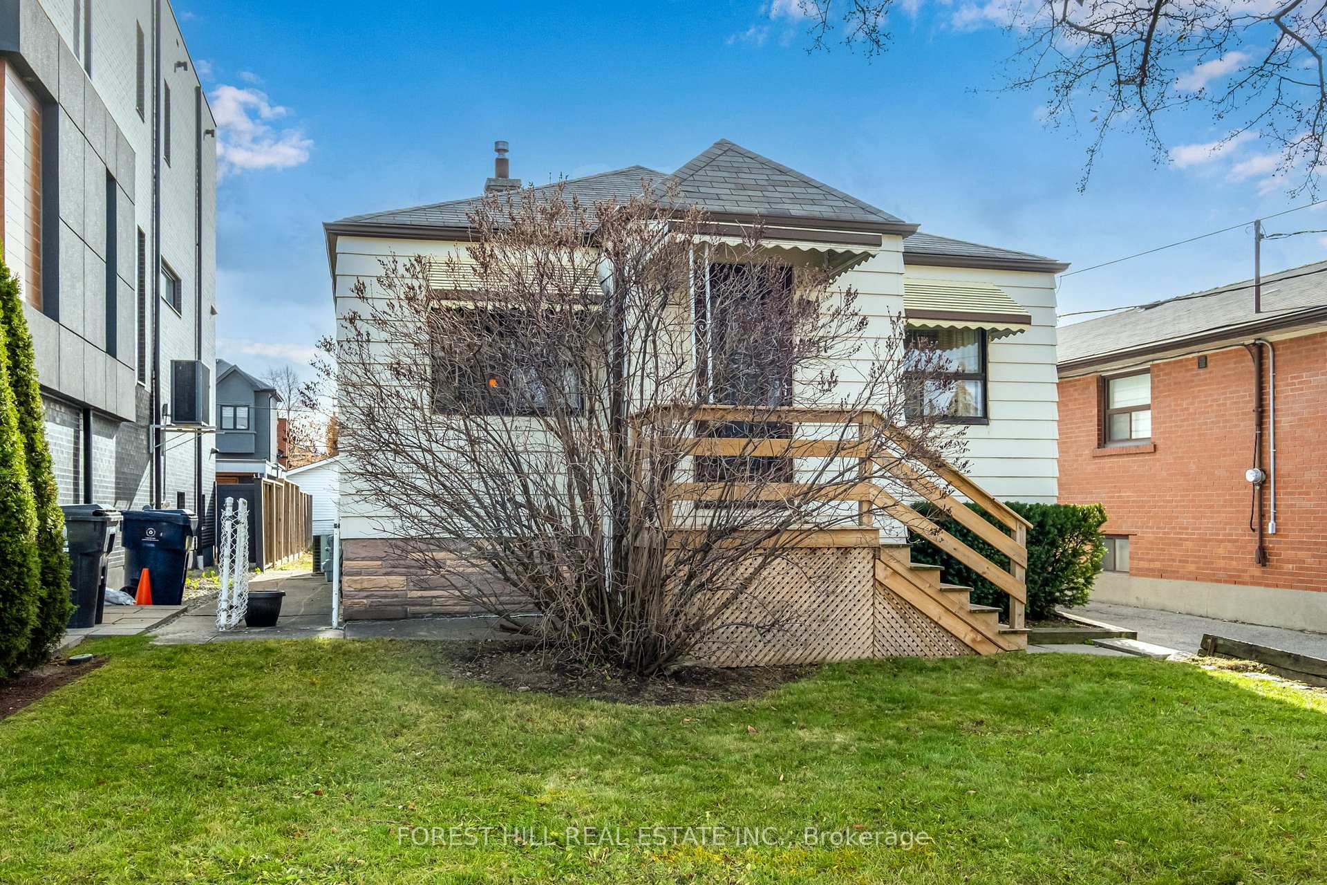 1141 Glengrove Avenue