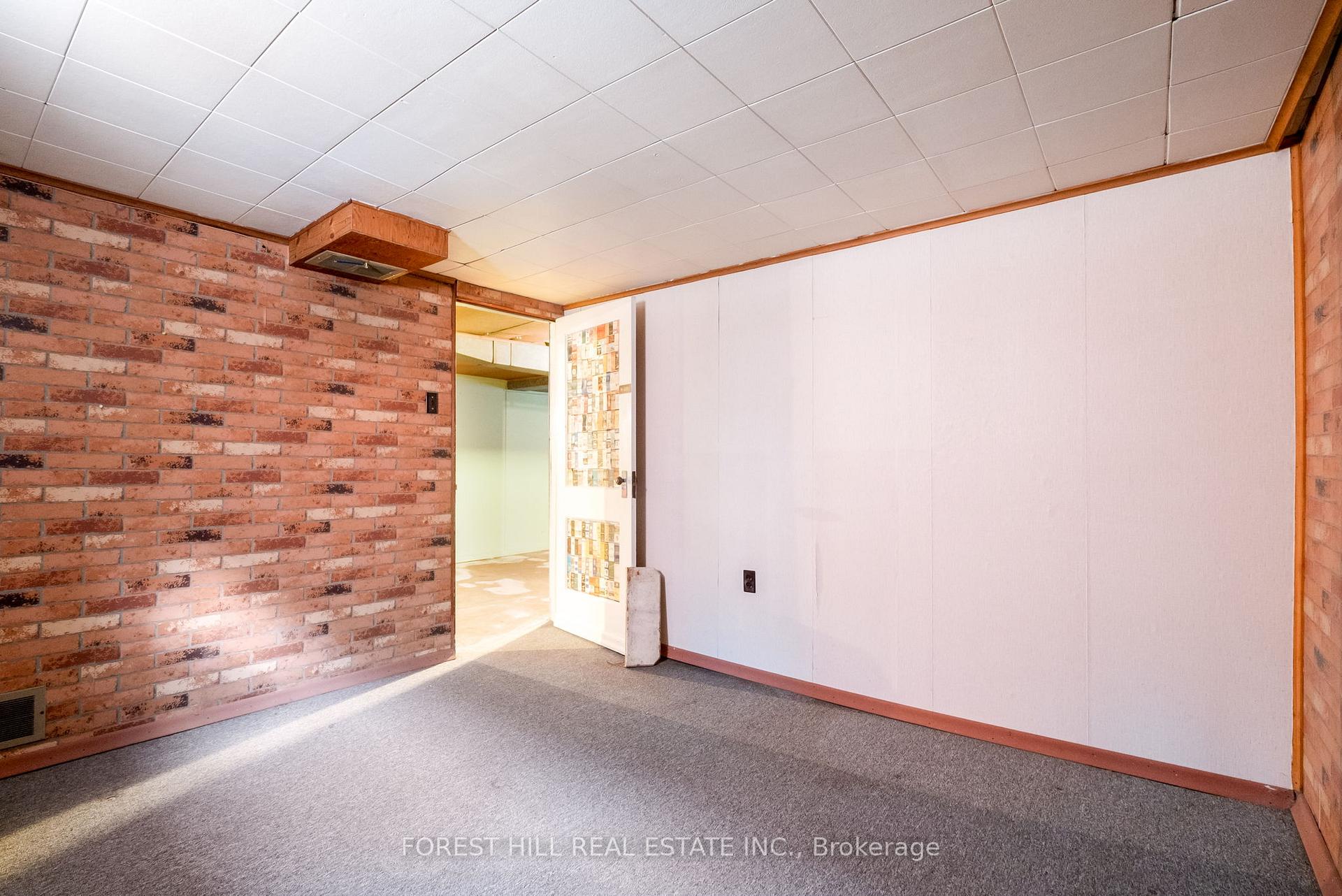 1141 Glengrove Avenue