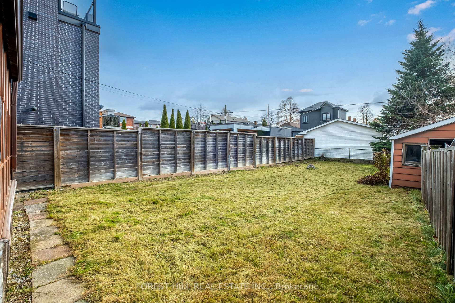 1141 Glengrove Avenue