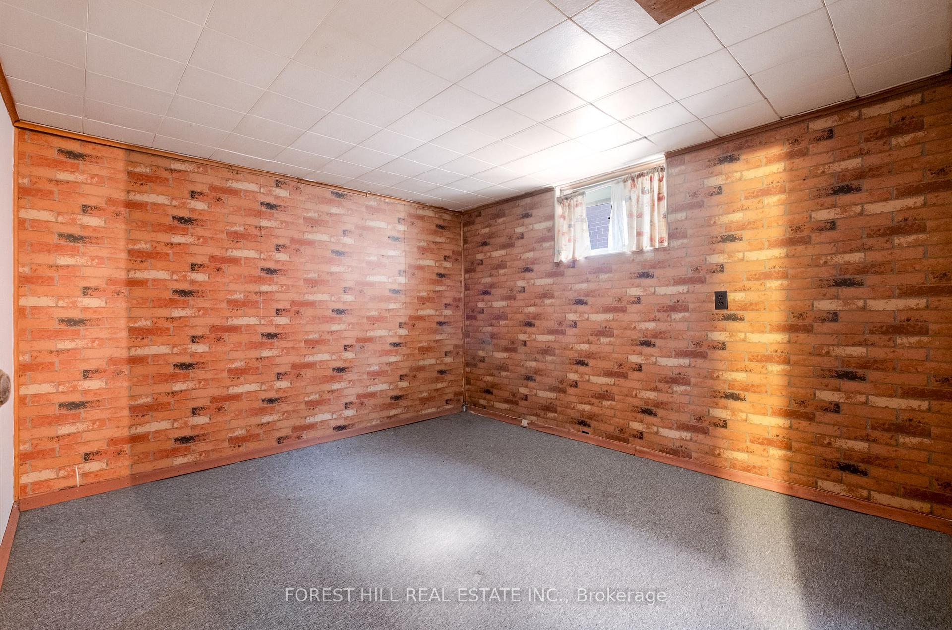 1141 Glengrove Avenue