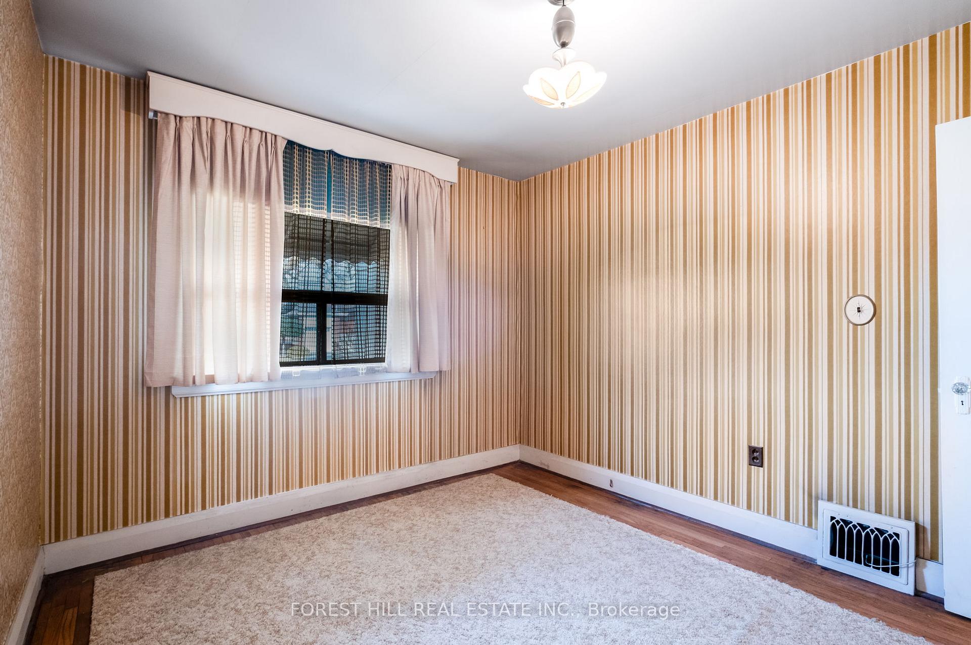 1141 Glengrove Avenue