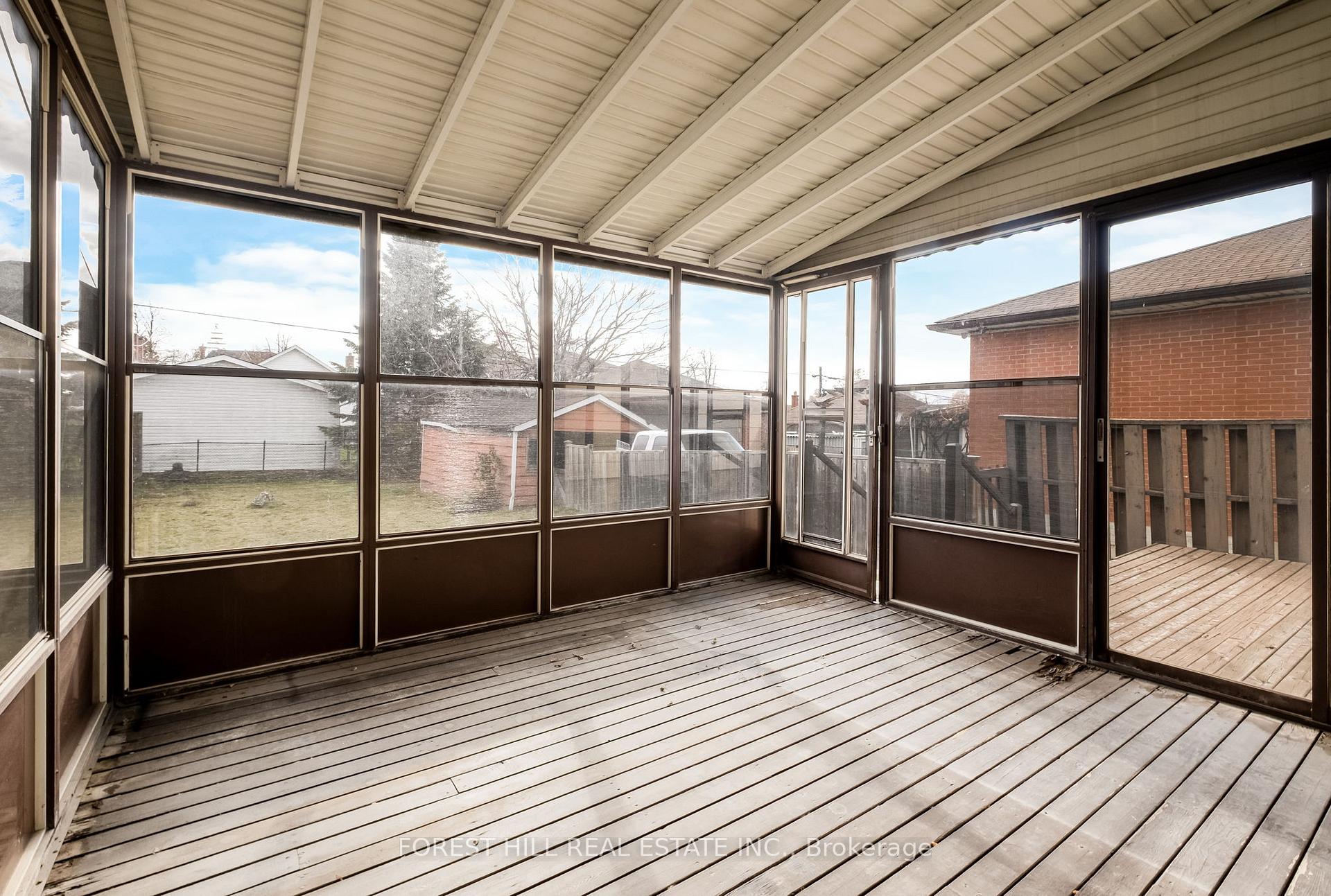 1141 Glengrove Avenue