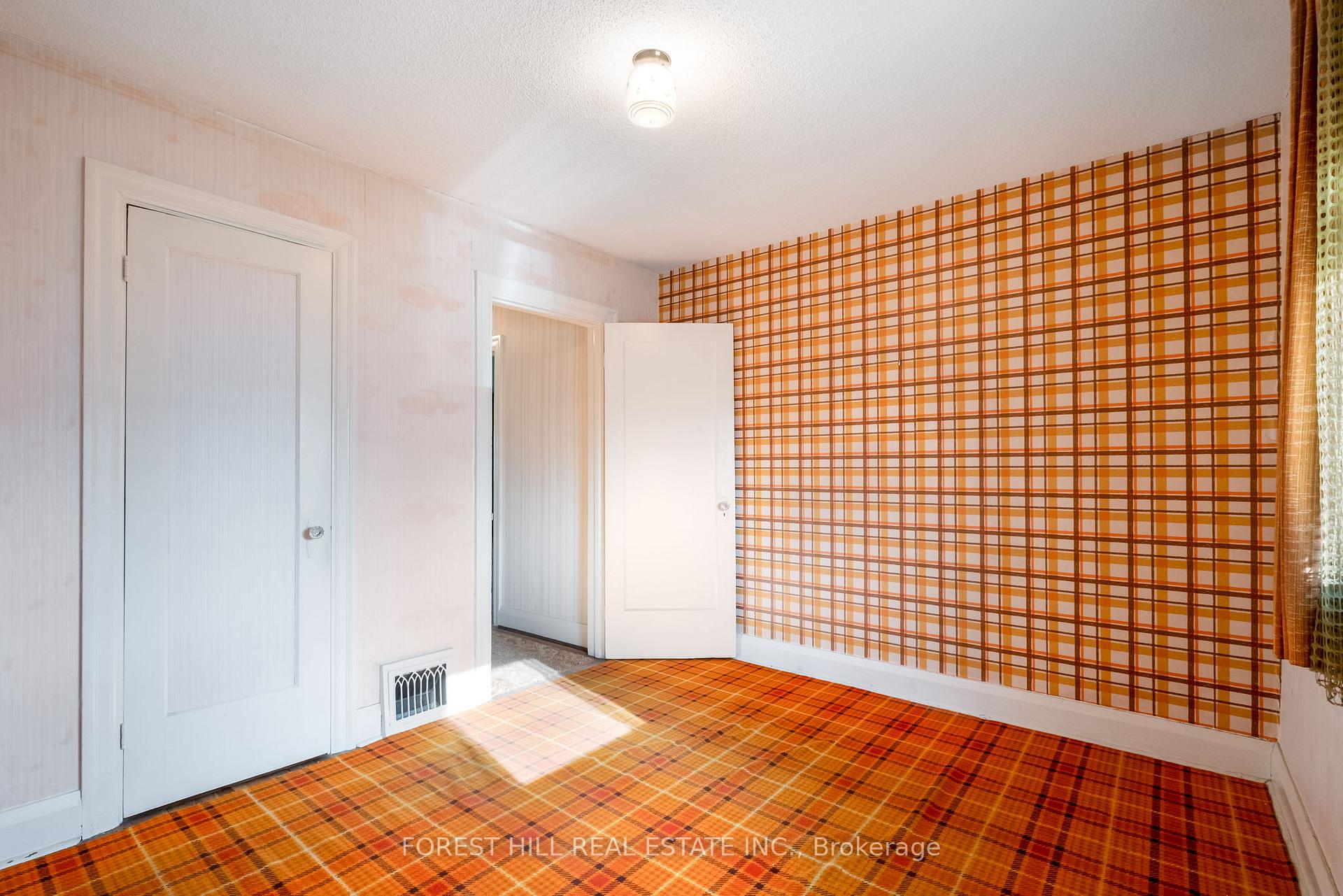 1141 Glengrove Avenue