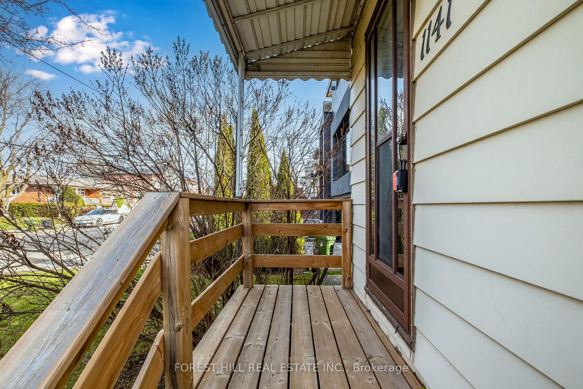 1141 Glengrove Avenue