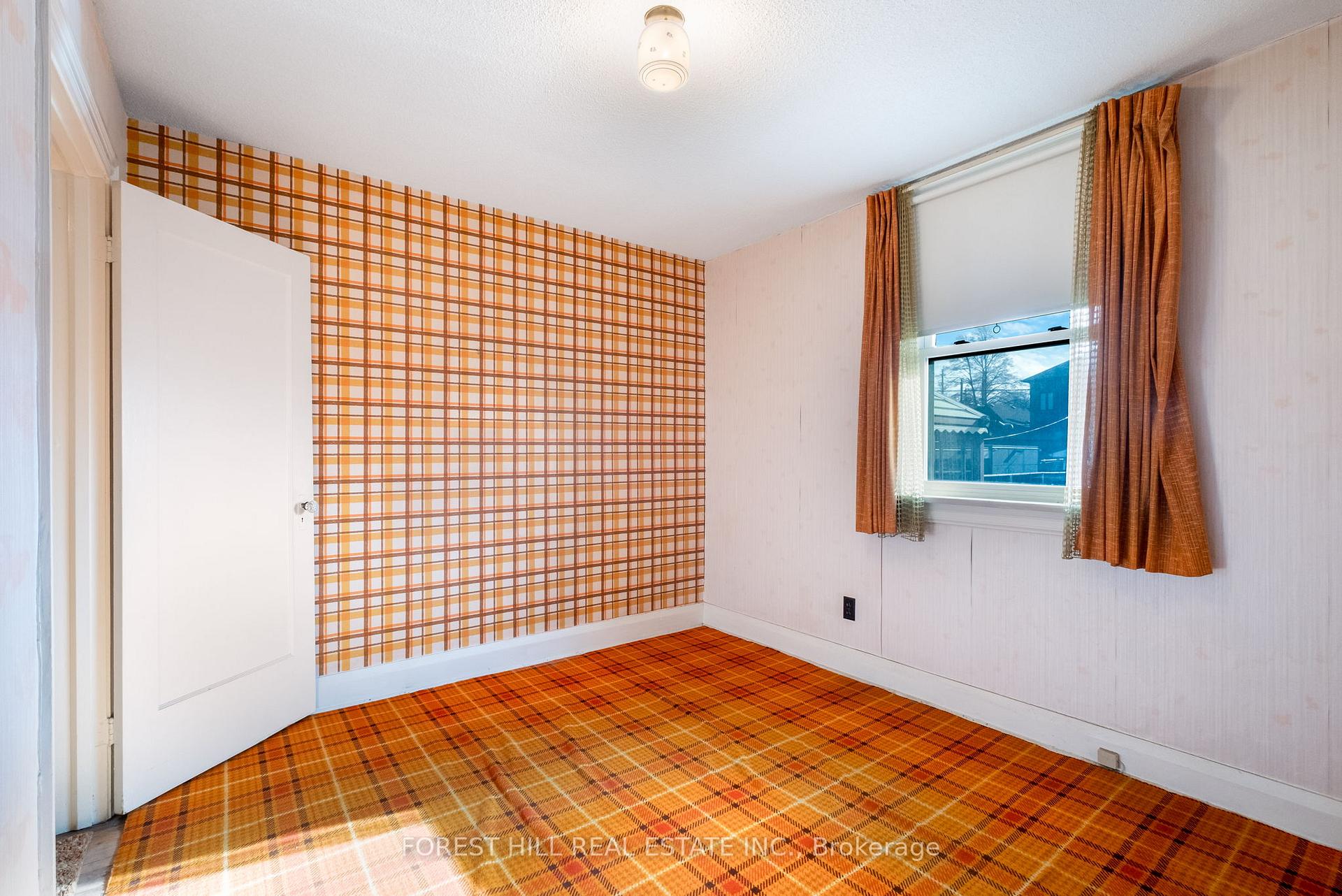 1141 Glengrove Avenue