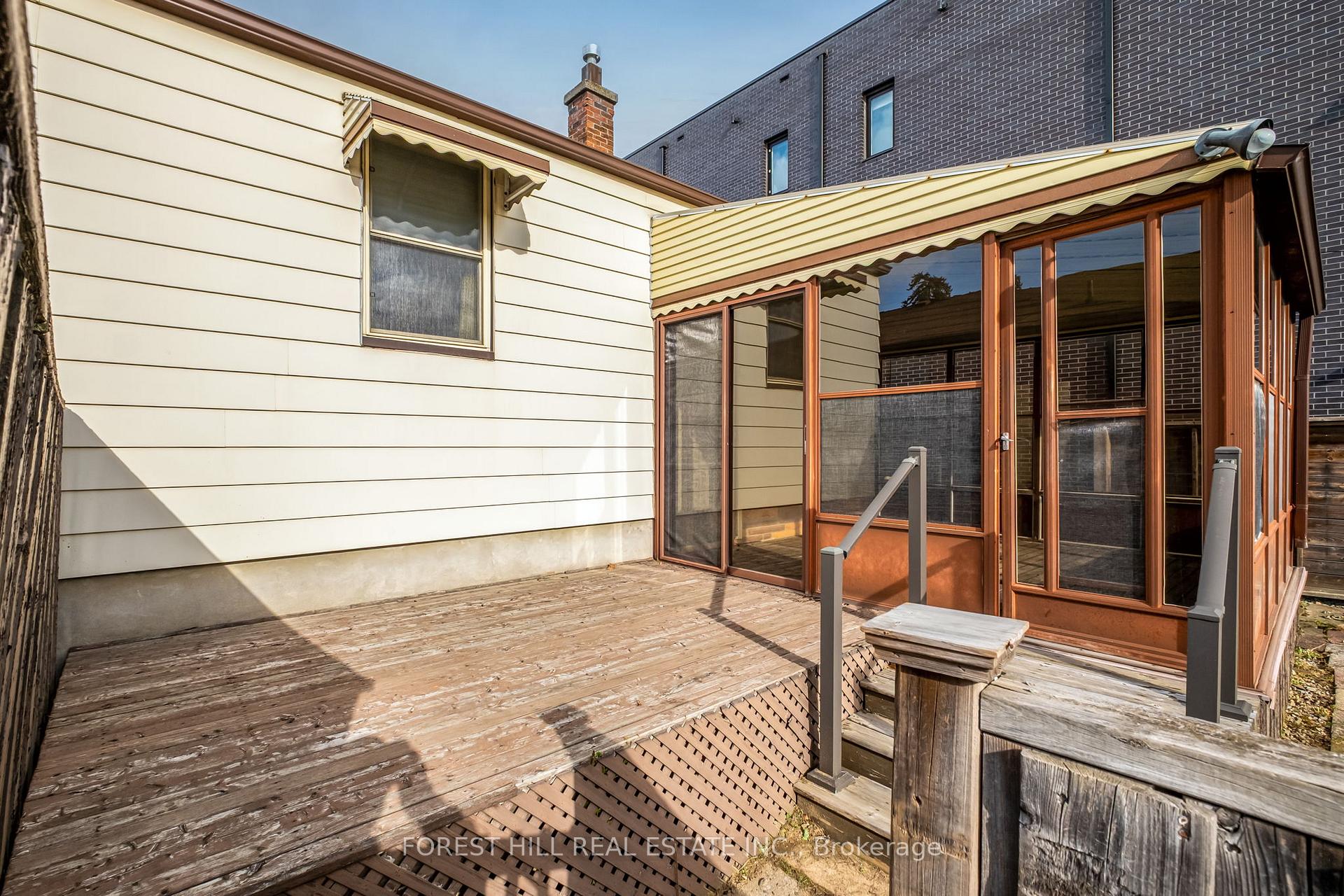 1141 Glengrove Avenue