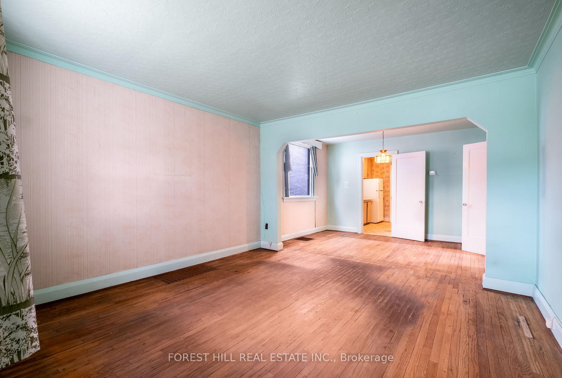 1141 Glengrove Avenue