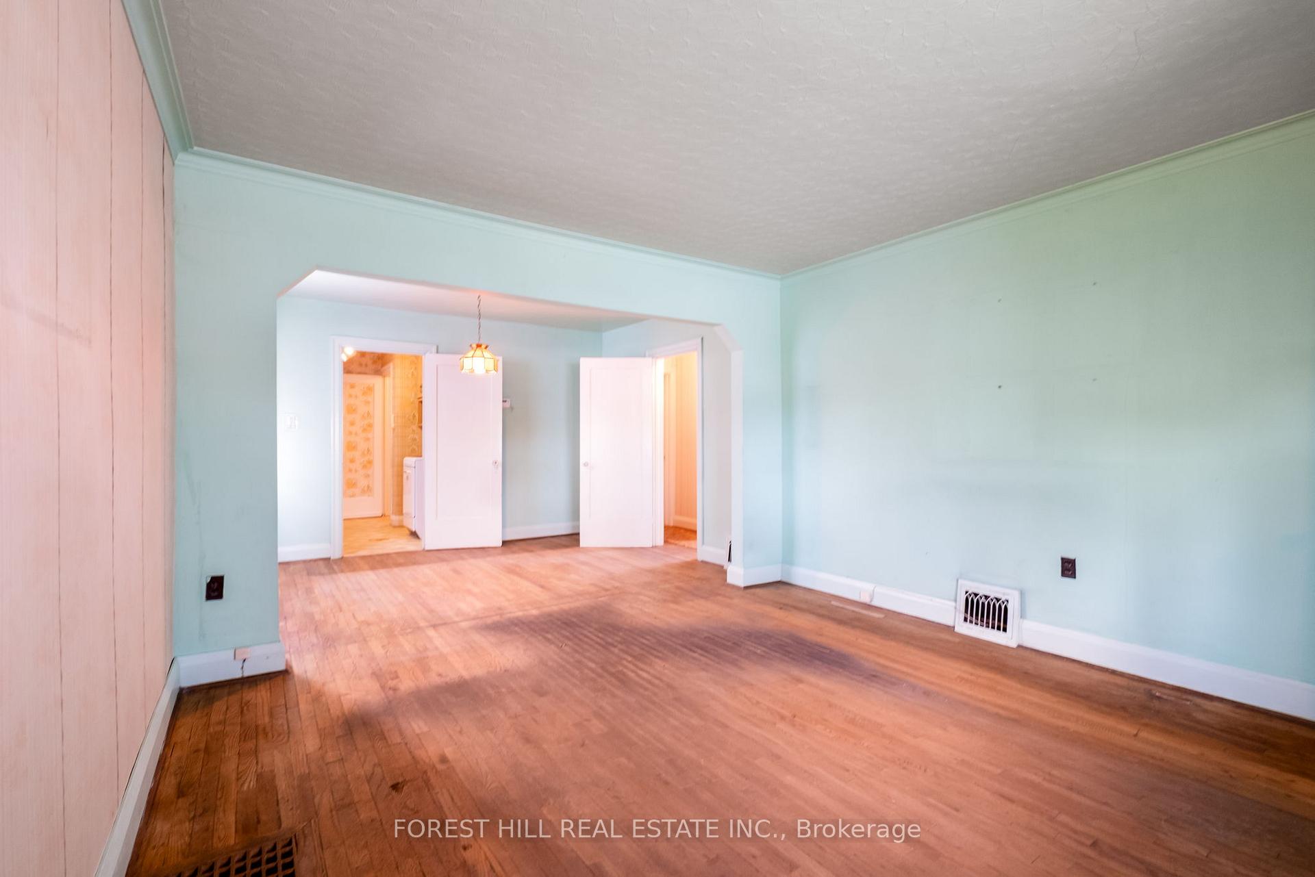 1141 Glengrove Avenue