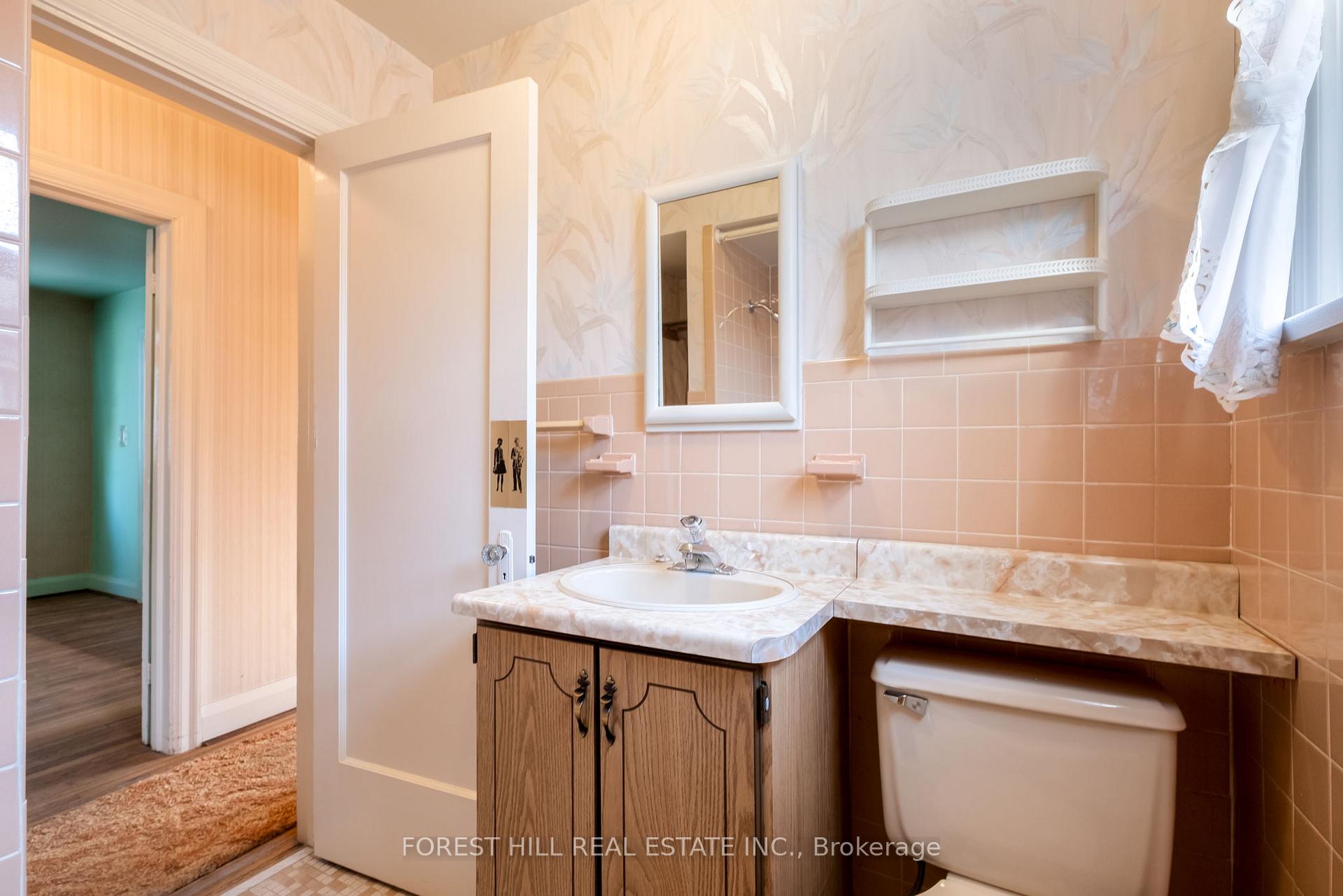 1141 Glengrove Avenue