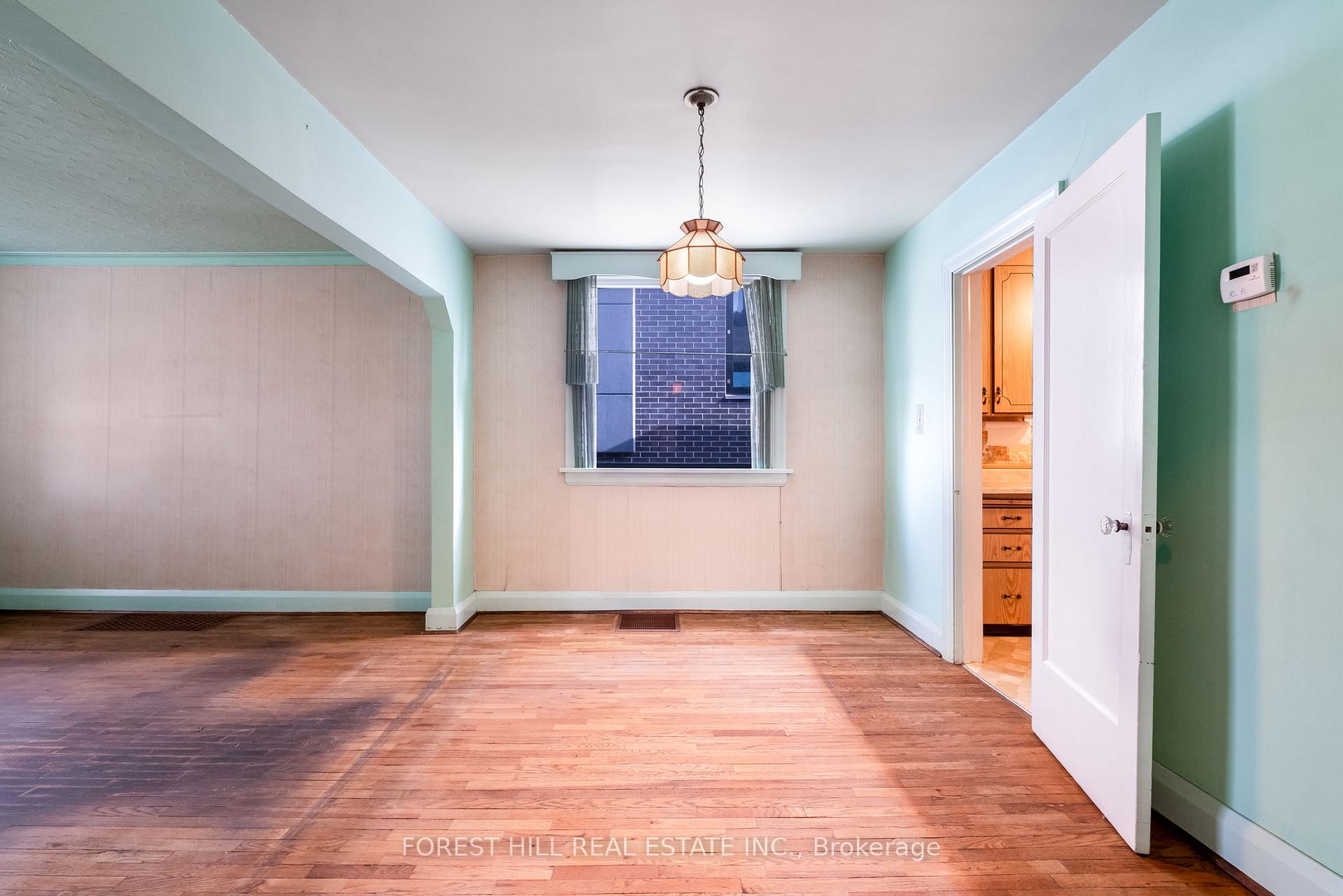 1141 Glengrove Avenue