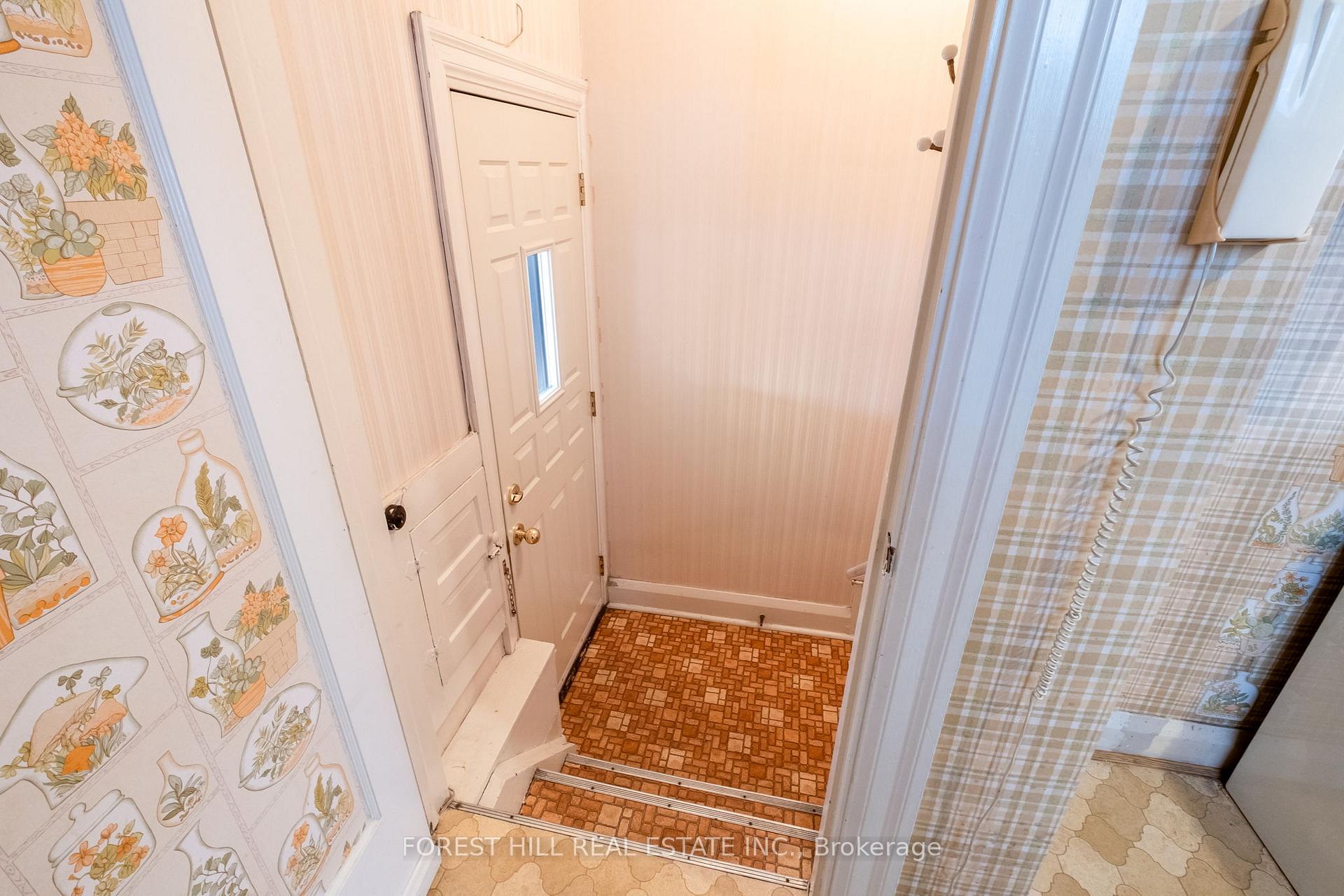 1141 Glengrove Avenue