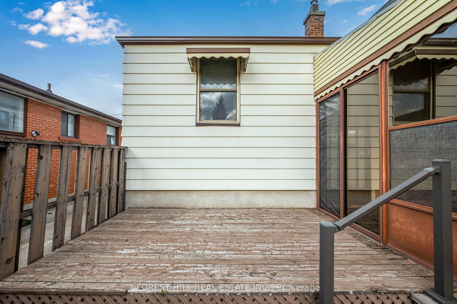 1141 Glengrove Avenue