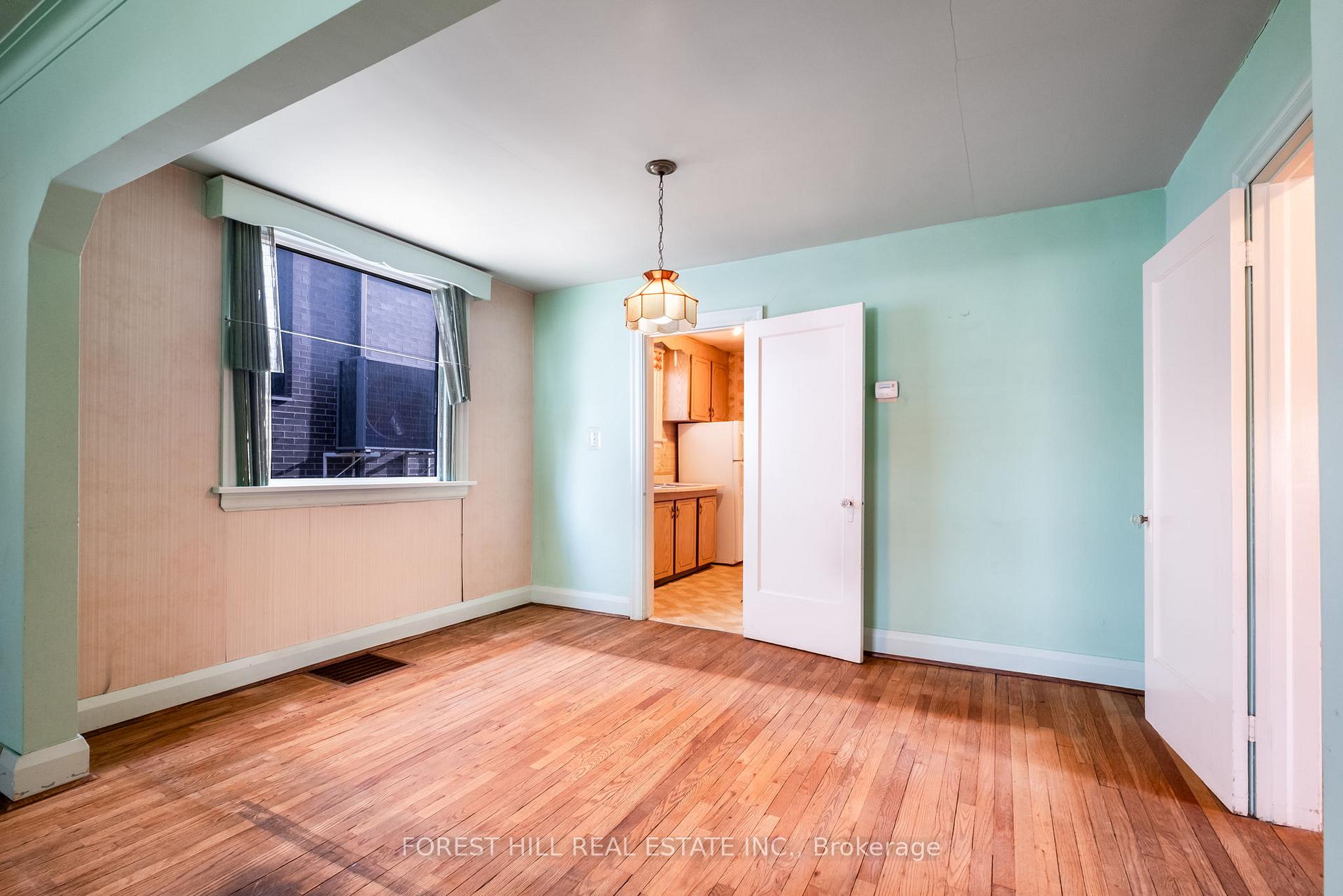 1141 Glengrove Avenue