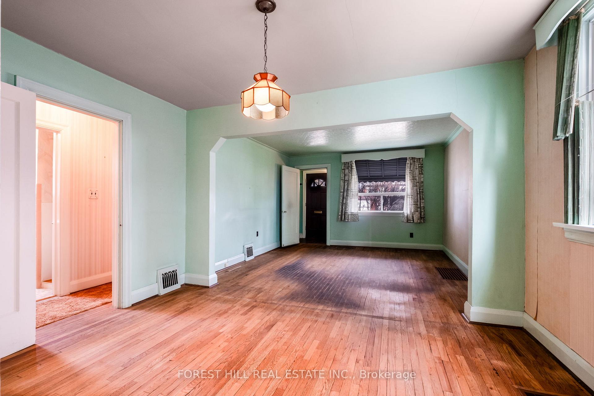 1141 Glengrove Avenue