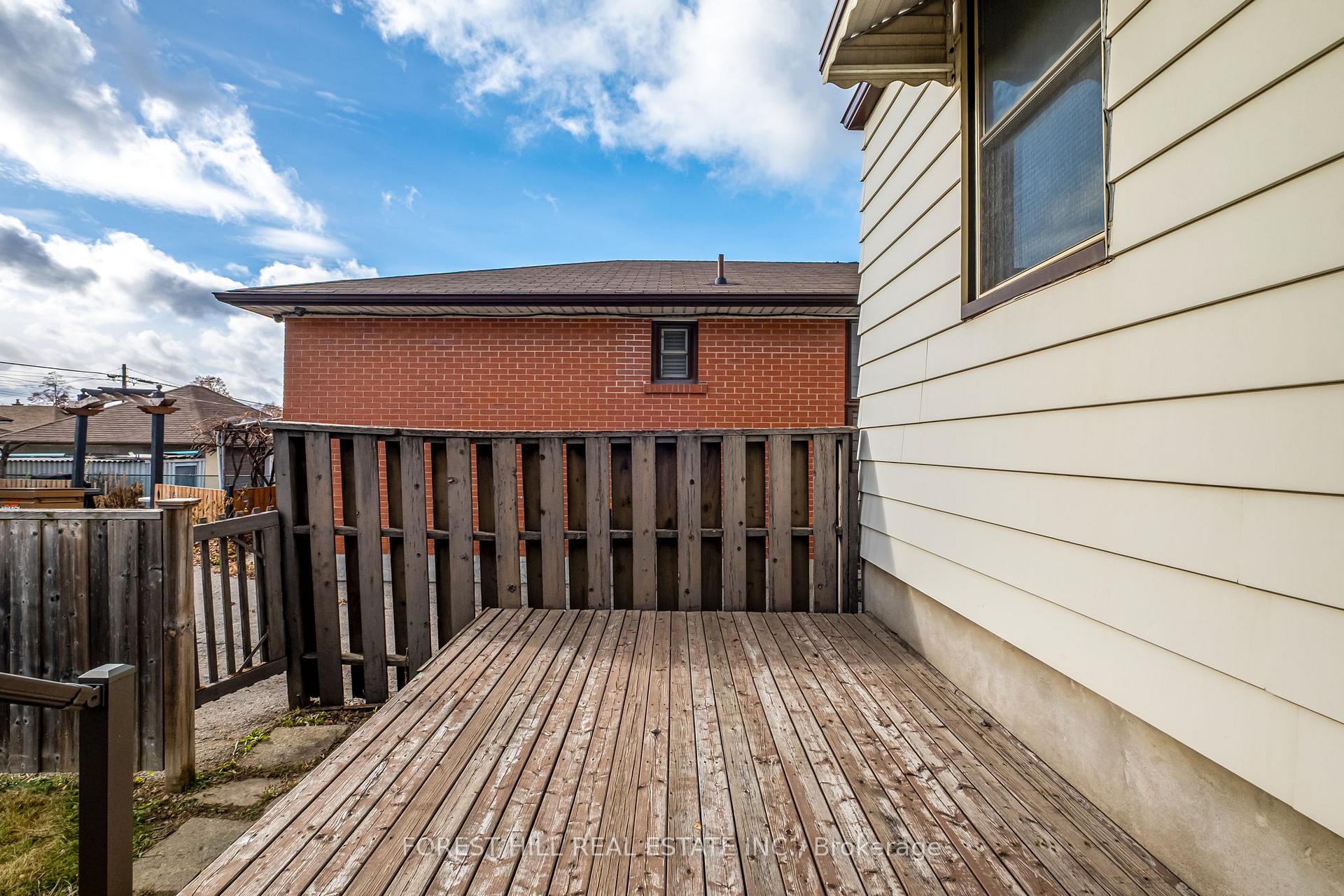 1141 Glengrove Avenue